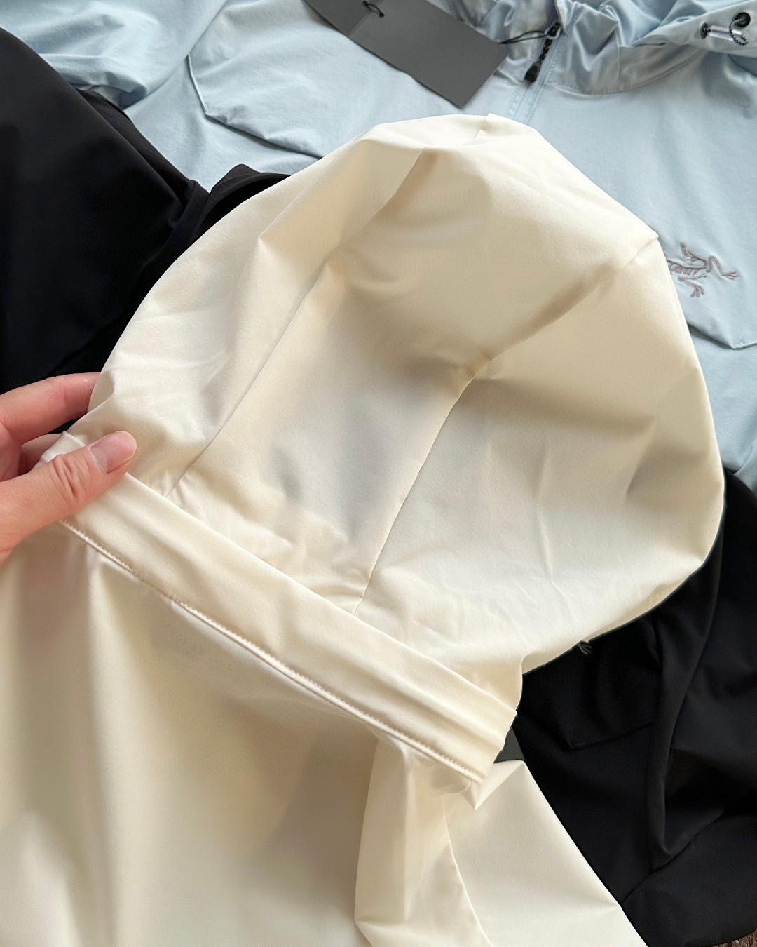 Chaqueta Ligera Arc'teryx con Capucha Desmontable y Protección Solar 20 a1750173346776 5081