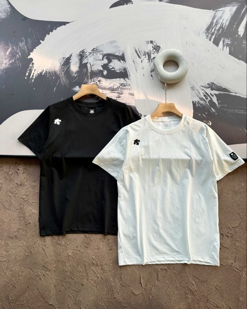 Descente Men's Quick-Drying Cool Short-Sleeved T-Shirt - Comfortable Fit 1 Descente Men's Quick-Drying Cool Short-Sleeved T-Shirt - Comfortable Fit