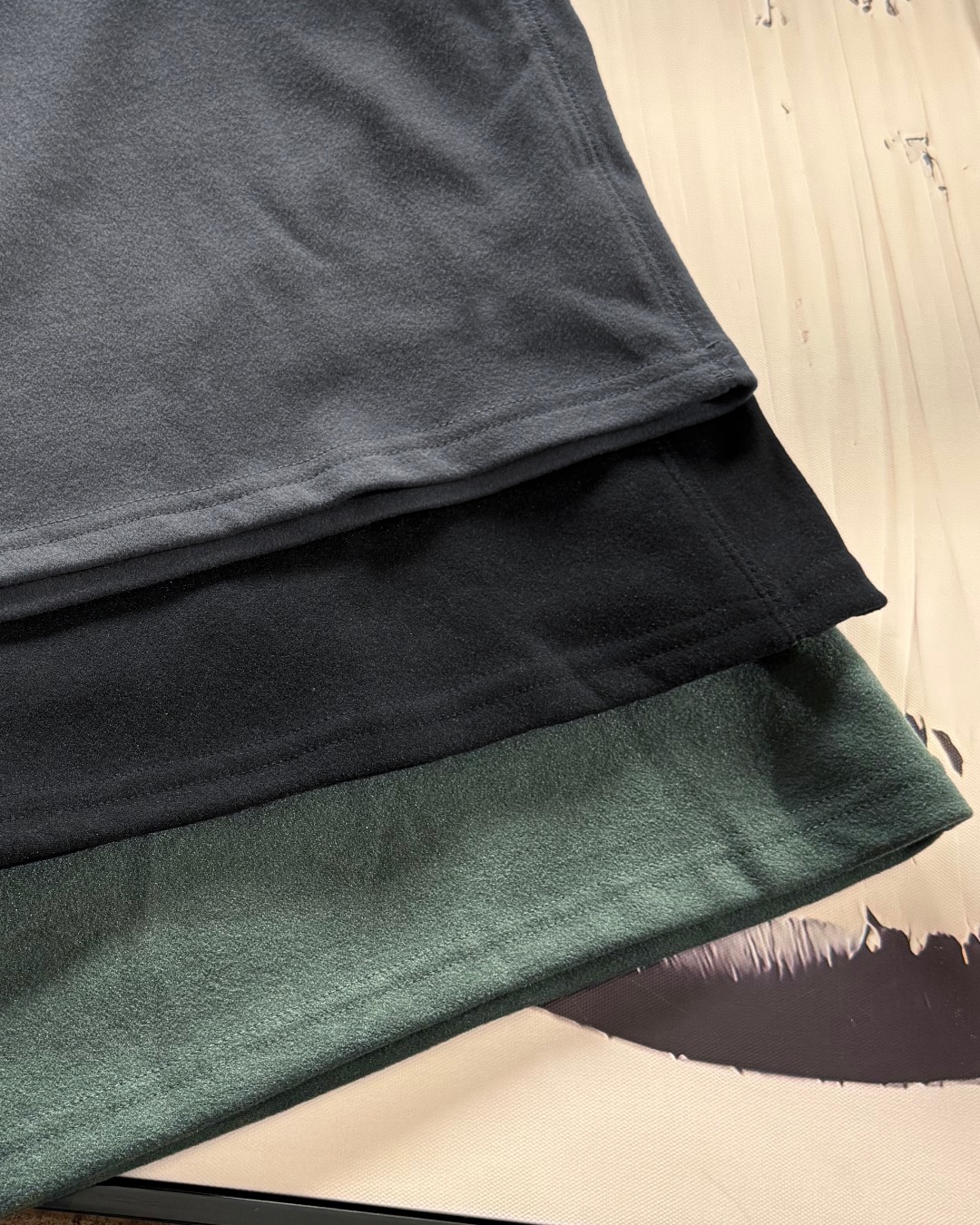 上新💰125
ARC,TERYX /始祖鸟户高弹德绒无痕压胶口袋半拉链长袖打底 
双面德绒的面料，绒面温暖不起球，具备吸湿排汗
同时加入Polygiene抑菌银离子，长效抑制细菌的增长，减少异味滋生
双层琐温，蓄热暖绒，轻量化质地
胸前有立体压胶贴袋 独特有型！
全身的走线都是4针6线！3D立体裁剪
上身显瘦有型 
颜色:黑色  深灰  墨绿
尺码：M-2XL
      衣长   胸围    肩宽
M   69      104      41
L    75      109      42
XL  75      114       43
2XL78      119       44