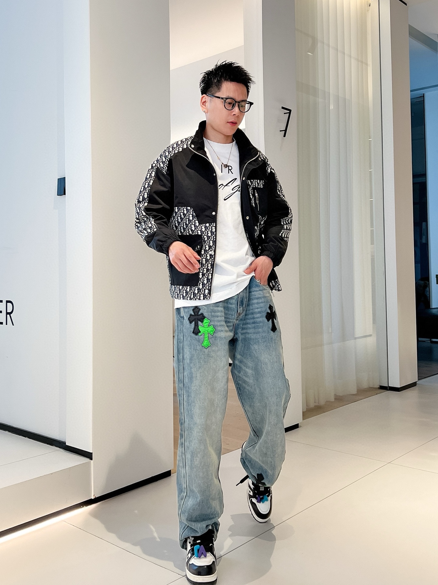 NO:530467,Dior's official website has the same style, complete three standards, and is released in advance. 2025ss autumn new men's jacket, double-sided original single three standards, high-end version, customized counter fabric, breathable and comfortable, impeccable details, brand element design concept, reflecting high quality. The feel is delicate and soft, presents casual cut, and the upper body style is superb. The number of sizes M~3XL, maximum wear 195 catties, dior, jackets & coats, jackets & coats, alexander wang19860909迪奥 官网同款,三标齐全,提前发售 2025ss秋季新款男士夹克外套,双面穿原单三标齐全高端版本 专柜定制面料 透气舒适度高,细节无可挑剔,品牌元素设计理念,体现高品质.手感细腻柔软 呈现休闲裁剪,上身版型超赞 码数M～3XL,最大穿195斤,,dior,jackets & coats,jackets & coats,alexander wang,Men's clothing