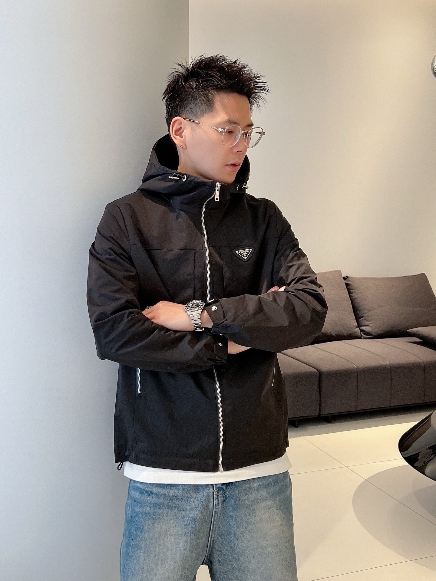 NO:530468,The same style on Prada official website, complete three standards, released in advance. 2025ss autumn new men's jacket, double-sided original single three standards, high-end version, customized counter fabric, breathable and comfortable, impeccable details, brand element design concept, reflect high quality. The feel is delicate and soft, presents casual cut, and the upper body style is superb. The number of sizes M~3XL, maximum wear 195 catties, prada, jackets & coats, jackets & coats, alexander wang19860909普拉达官网同款,三标齐全,提前发售 2025ss秋季新款男士夹克外套,双面穿原单三标齐全高端版本 专柜定制面料 透气舒适度高,细节无可挑剔,品牌元素设计理念,体现高品质.手感细腻柔软 呈现休闲裁剪,上身版型超赞 码数M～3XL,最大穿195斤,,prada,jackets & coats,jackets & coats,alexander wang,Men's clothing