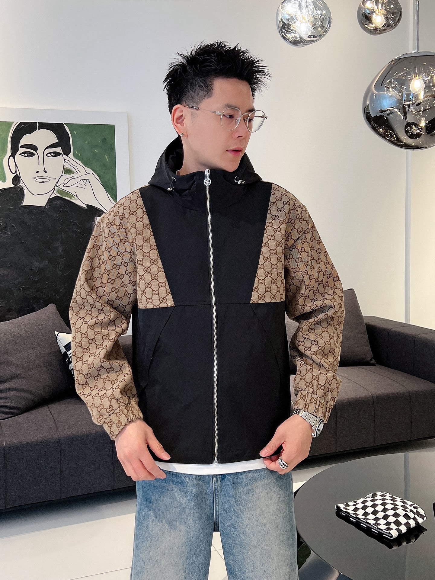 NO:530460,Gucci official website, complete three standards, released in advance. 2025ss autumn new men's jacket, double-sided original single three standards, high-end version, customized counter fabric, breathable and comfortable, impeccable details, brand element design concept, reflect high quality. The feel is delicate and soft, presents casual cut, and the upper body style is superb. The number of sizes M~3XL, maximum wear 195 kilograms, gucci, jackets & coats, jackets & coats, alexander wang19860909古驰 官网同款,三标齐全,提前发售 2025ss秋季新款男士夹克外套,双面穿原单三标齐全高端版本 专柜定制面料 透气舒适度高,细节无可挑剔,品牌元素设计理念,体现高品质.手感细腻柔软 呈现休闲裁剪,上身版型超赞 码数M～3XL,最大穿195斤,,gucci,jackets & coats,jackets & coats,alexander wang,Men's clothing