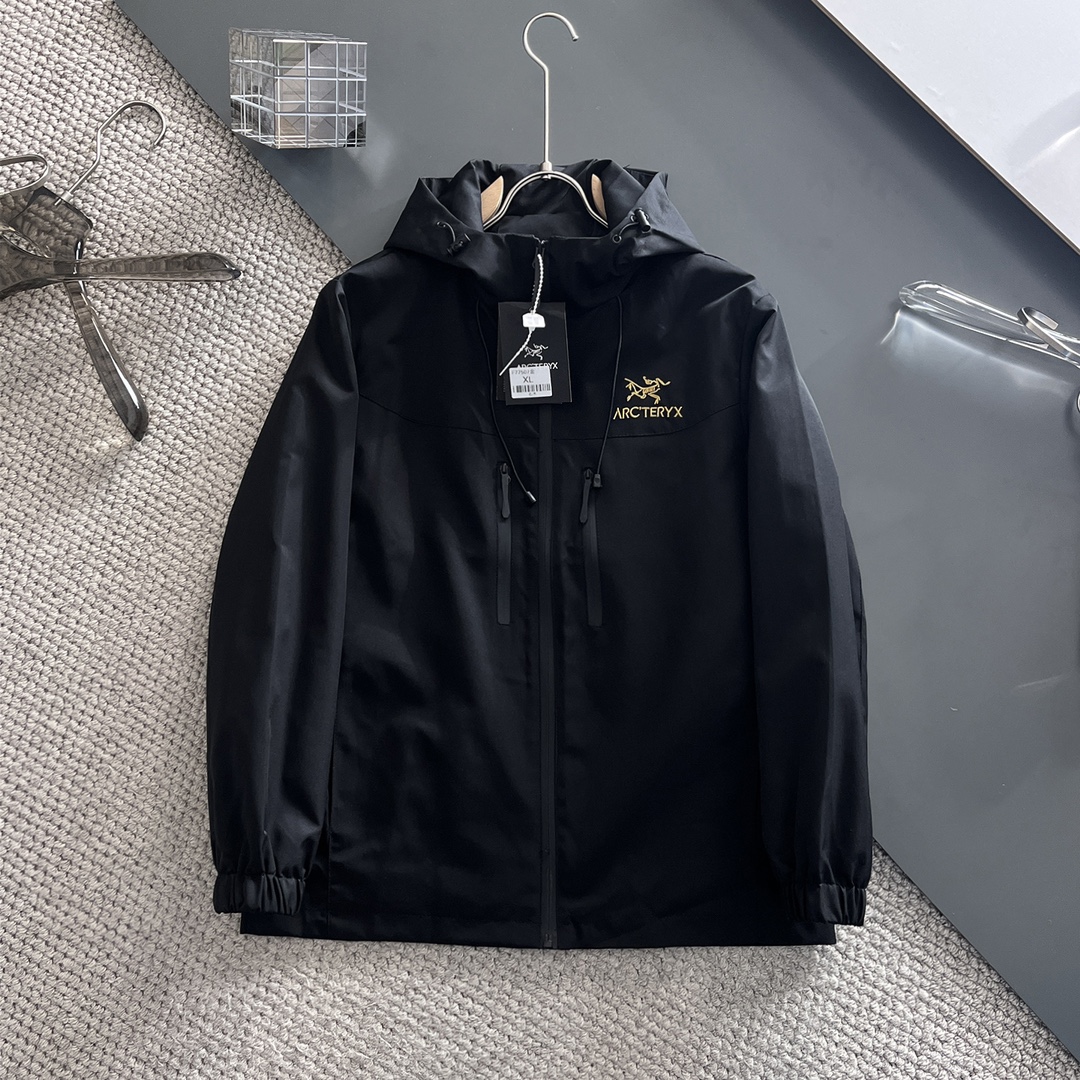 NO:571549,Arc'teryx 2025 new autumn jacket, the new product on the show is in perfect condition. It is comfortable and warm to wear on both sides. It has three labels and is full of attractive colors. It is a very brilliant design. It can easily enhance the sense of fashion. The workmanship is extremely elegant and rigorous. The wiring is neat and meticulous. The upper body is not bloated. It is super handsome. The current size is M ~ XXXL, arc'teryx, jackets & coats, jackets & coats, alexander  wang19860909始祖鸟 2025秋季新款夹克外套,秀场新品品相非常完美,双面穿舒适保暖,三标齐全色泽饱满诱人,非常出彩的设计,轻松将时髦感进阶,做工极为考究严谨,走线工整细致大牌设计师巨作上身不显臃肿、超级帅气现货码数M ～ XXXL,arc'teryx,jackets & coats,jackets & coats,alexander wang,Men's clothing