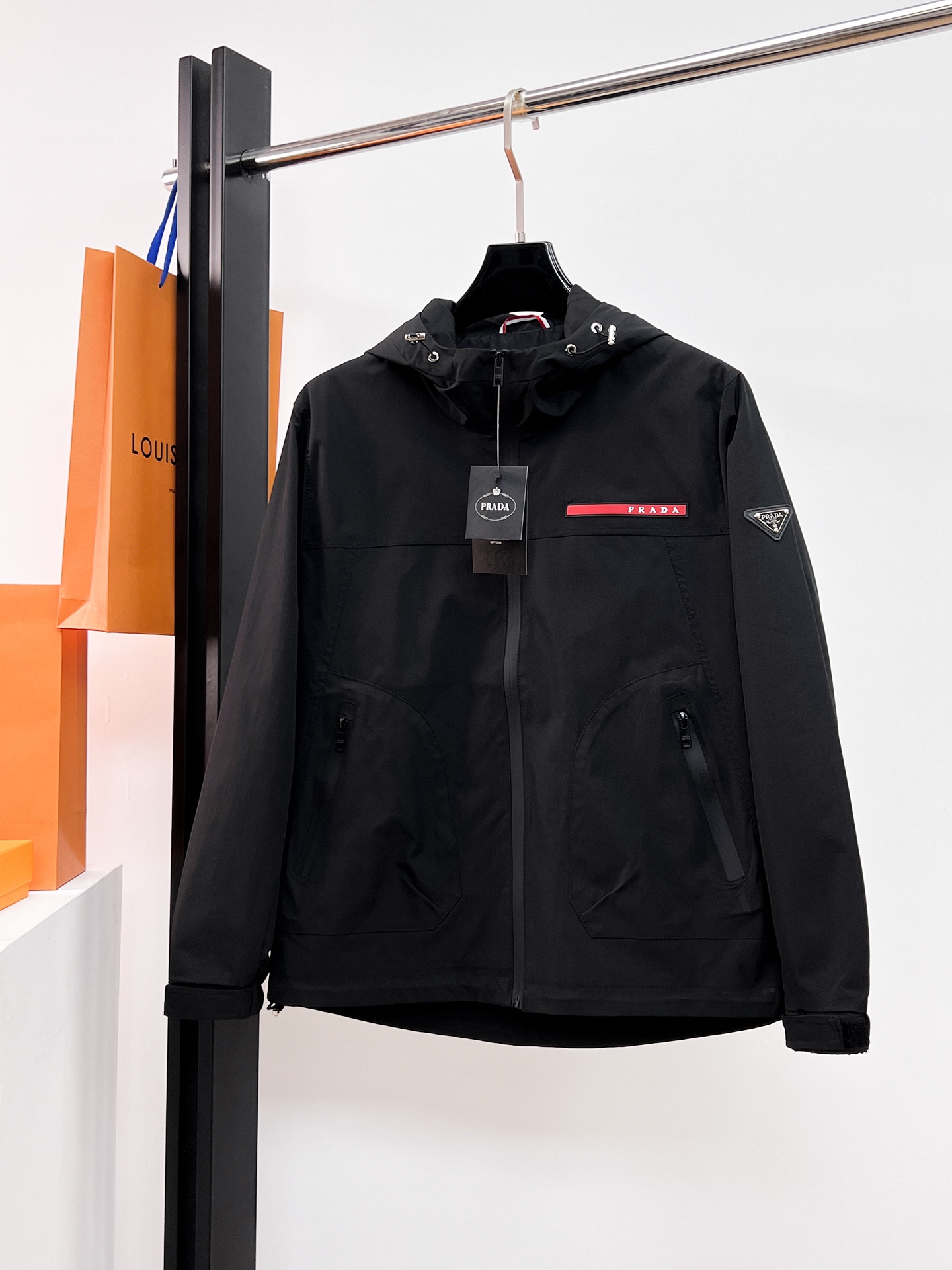 Prada 普拉达 2026春季新款夹克外套 秀场新品‼品相非常完美 双面穿舒适保暖 三标齐全色泽饱满诱人