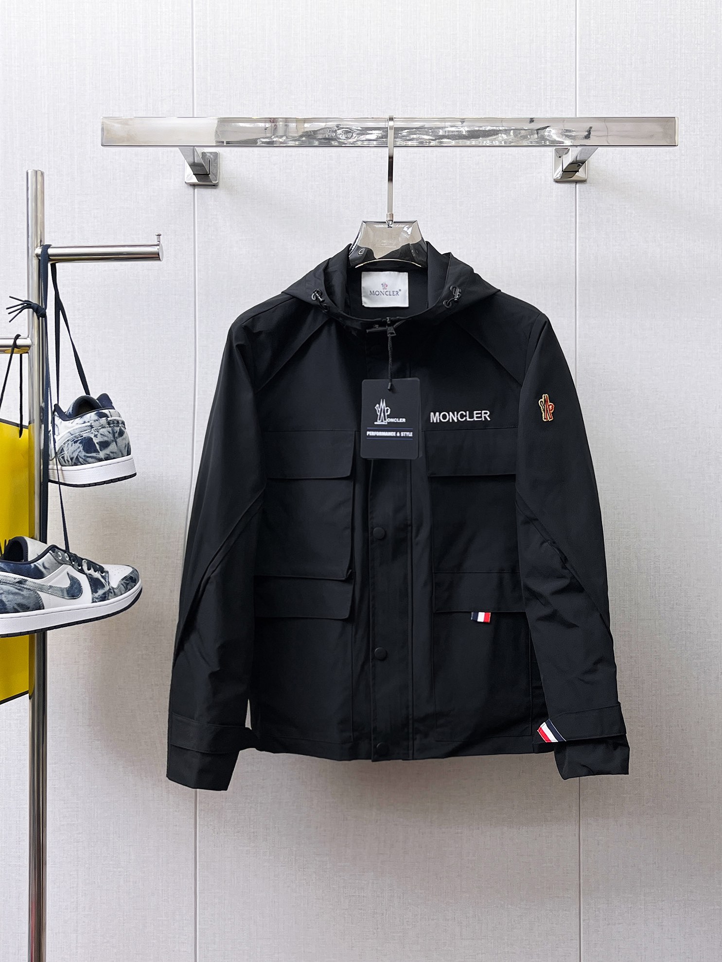 NO:566285,Mengkou 2025 new autumn men's jacket, original three-standard high-end version!  Custom-made fabrics at the counter are highly breathable and comfortable, with impeccable details, brand element design concepts, and professional purchase-level reflection of high quality. It feels delicate and soft!  It presents a casual cut and the upper body shape is awesome!  Size M～XXXL,,Moncler,jackets & coats,jackets & coats,alexander wang19860909蒙口 2025秋季新款男士夹克外套,原单三标齐全高端版本！专柜定制面料 透气舒适度高,细节无可挑剔,品牌元素设计理念,专业代购级体现高品质.手感细腻柔软！呈现休闲裁剪,上身版型超赞！码数M～XXXL,,Moncler,jackets & coats,jackets & coats,alexander wang,Men's clothing