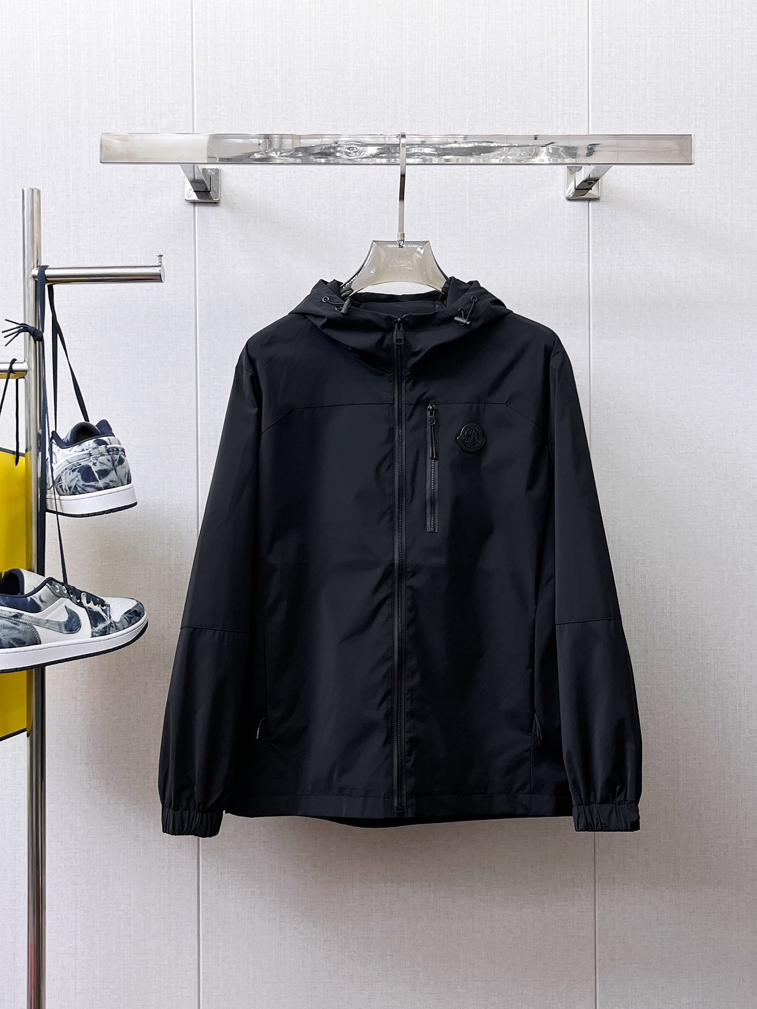 NO:566302,Mengkou 2025 new autumn men's jacket, original three-standard high-end version!  Custom-made fabrics at the counter are highly breathable and comfortable, with impeccable details, brand element design concepts, and professional purchase-level reflection of high quality. It feels delicate and soft!  It presents a casual cut and the upper body shape is awesome!  Size M～XXXL,,Moncler,jackets & coats,jackets & coats,alexander wang19860909蒙口 2025秋季新款男士夹克外套,原单三标齐全高端版本！专柜定制面料 透气舒适度高,细节无可挑剔,品牌元素设计理念,专业代购级体现高品质.手感细腻柔软！呈现休闲裁剪,上身版型超赞！码数M～XXXL,,Moncler,jackets & coats,jackets & coats,alexander wang,Men's clothing