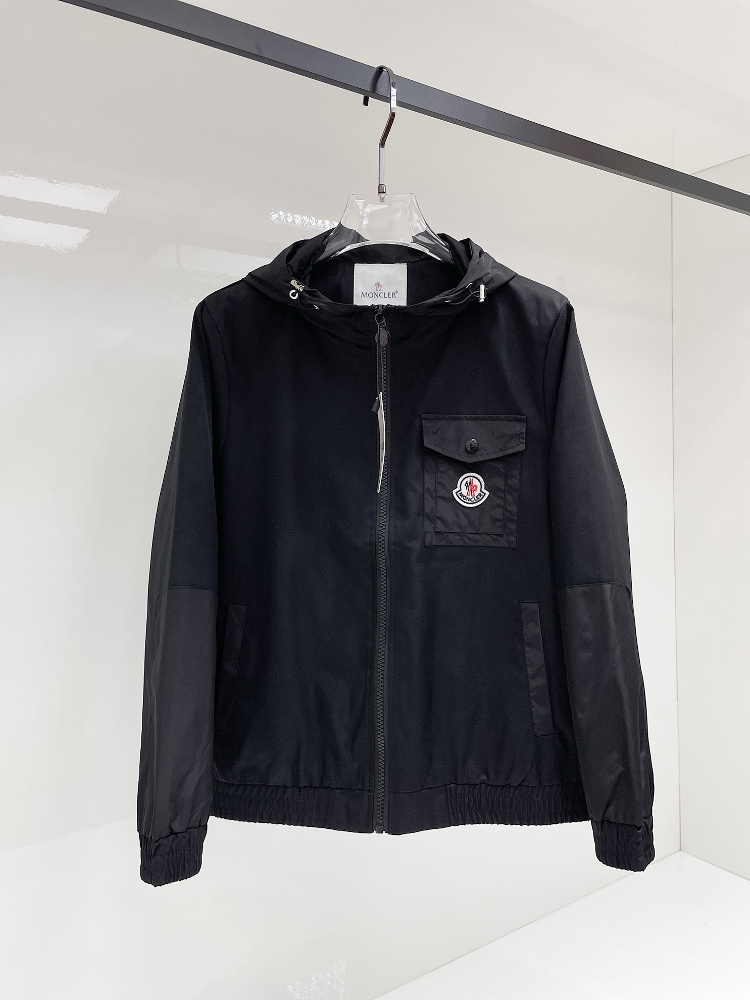 NO:525036,The new men's jacket for 2025 autumn, the original single three-standard full high-end version!  Customized fabrics for counters are breathable and comfortable, with impeccable details, brand elements design concept, professional purchasing level reflects high quality. The feel is delicate and soft!  It is casually cut, with a great upper body style!  Code number M~XXXL, Moncler, jackets & coats, jackets & coats, alexander wang19860909蒙口 2025秋季新款男士夹克外套,原单三标齐全高端版本！专柜定制面料 透气舒适度高,细节无可挑剔,品牌元素设计理念,专业代购级体现高品质.手感细腻柔软！呈现休闲裁剪,上身版型超赞！码数M～XXXL,,Moncler,jackets & coats,jackets & coats,alexander wang,Men's clothing