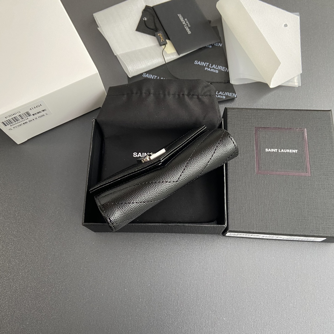 Prada 五金 MATELASSE短款粒面壓印皮革信封錢包