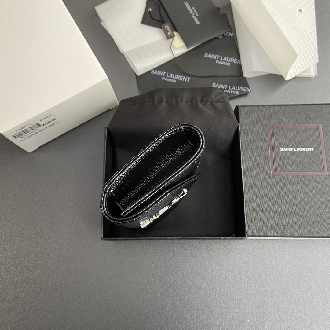 Prada 五金 MATELASSE短款粒面壓印皮革信封錢包