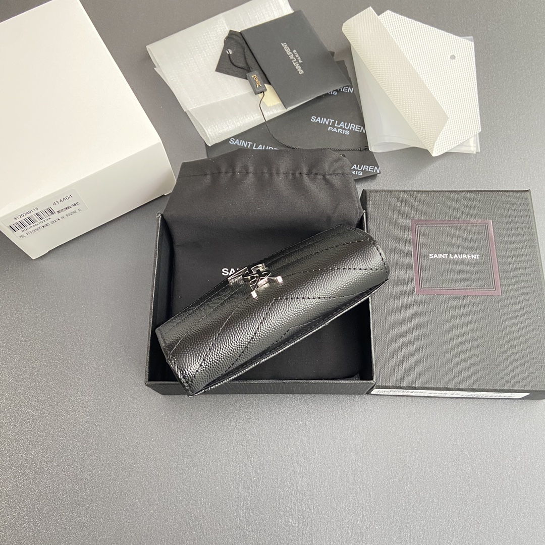 Prada 五金 MATELASSE短款粒面壓印皮革信封錢包