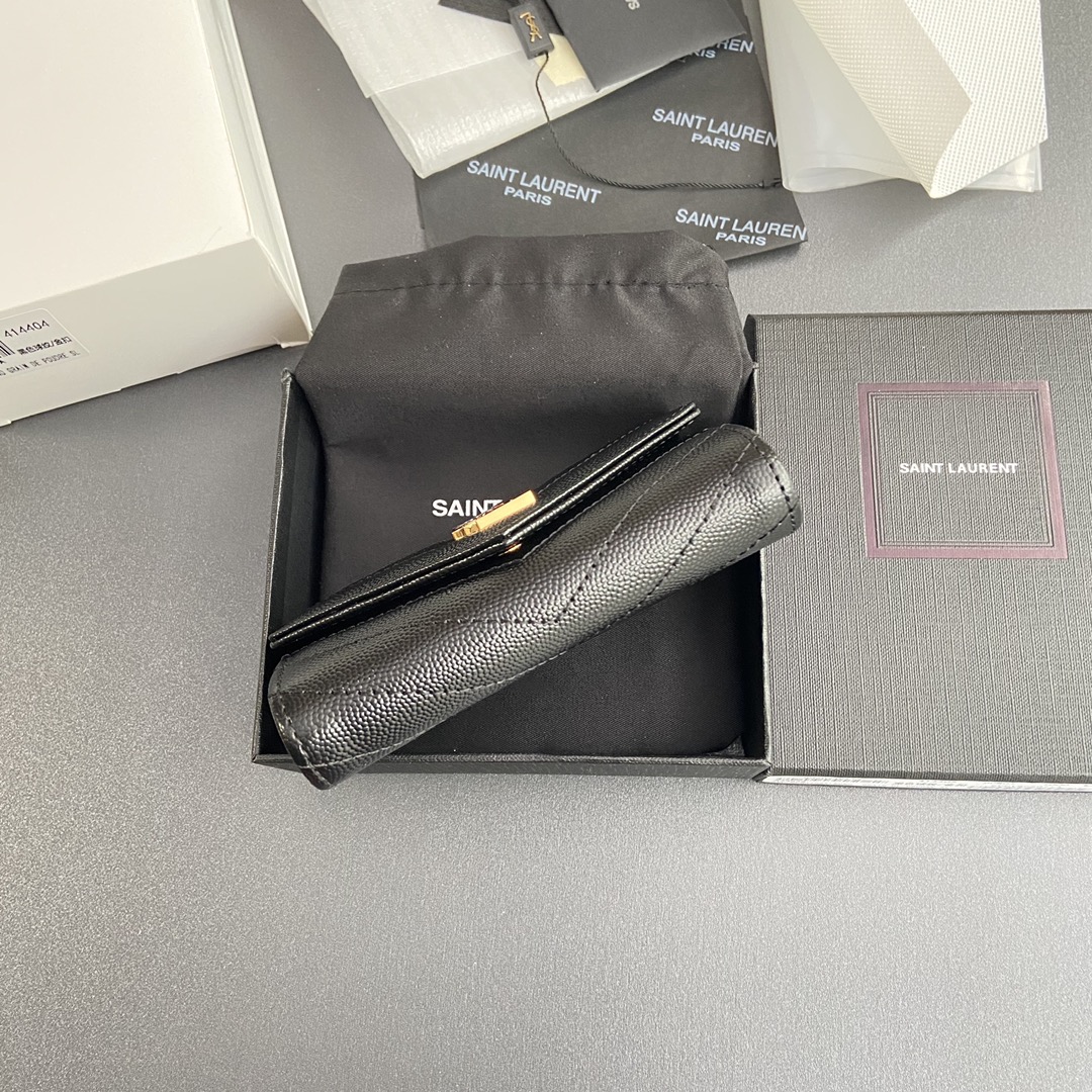 Prada 五金 MATELASSE短款粒面壓印皮革信封錢包