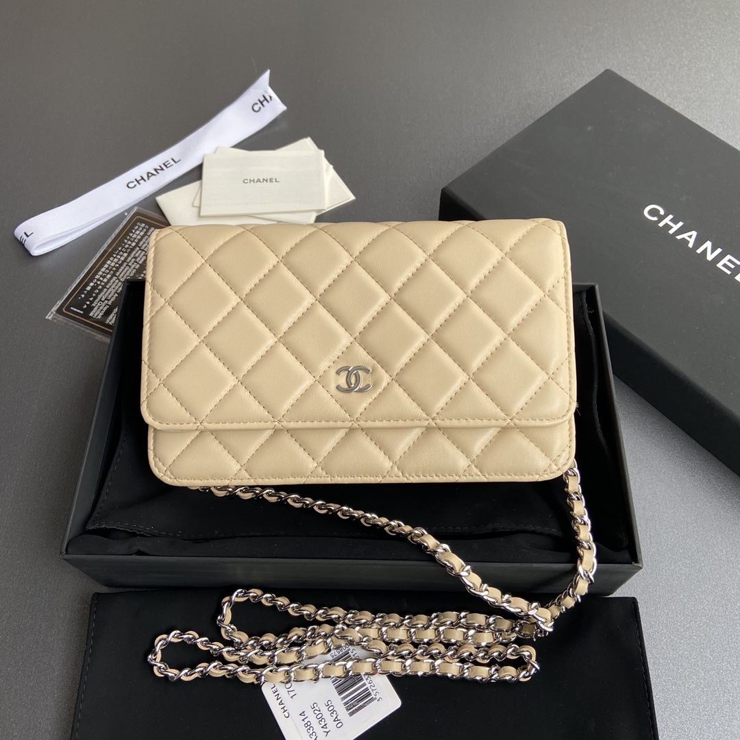 NO:672947,Xiaoxiang imported Italian lambskin Item number: A33814 Price: Size: w20×h13×d3.5cm Color: apricot lambskin silver steel mark, chanel wallet, chanel, wallets, sheepskin19860909小香进口意大利小羊皮 货号:A33814 价格: 尺寸:w20×h13×d3.5cm 颜色:杏色小羊皮银色钢唛,chanel钱包,chanel,wallets,sheepskin,欧美剧