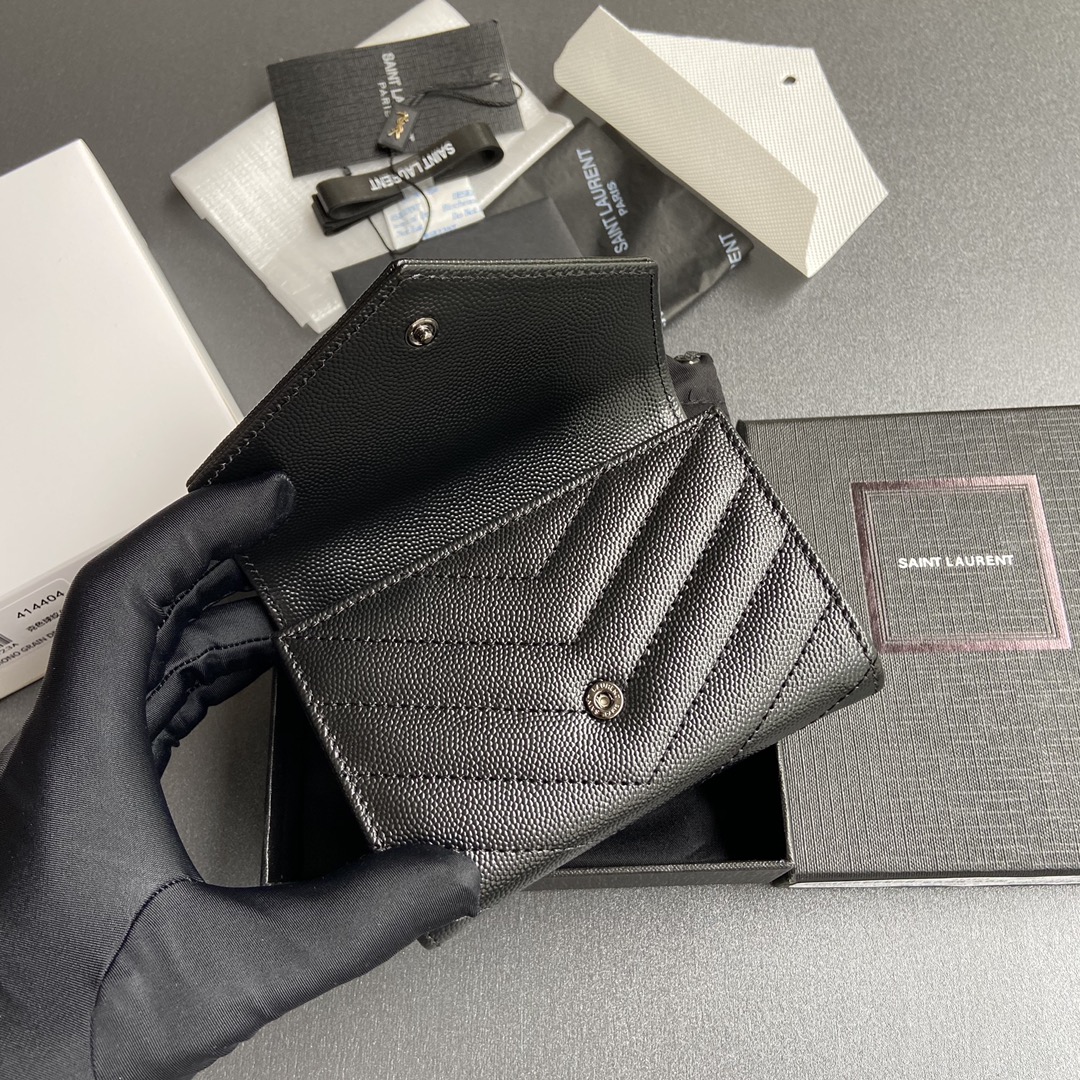 Prada 五金 MATELASSE短款粒面壓印皮革信封錢包