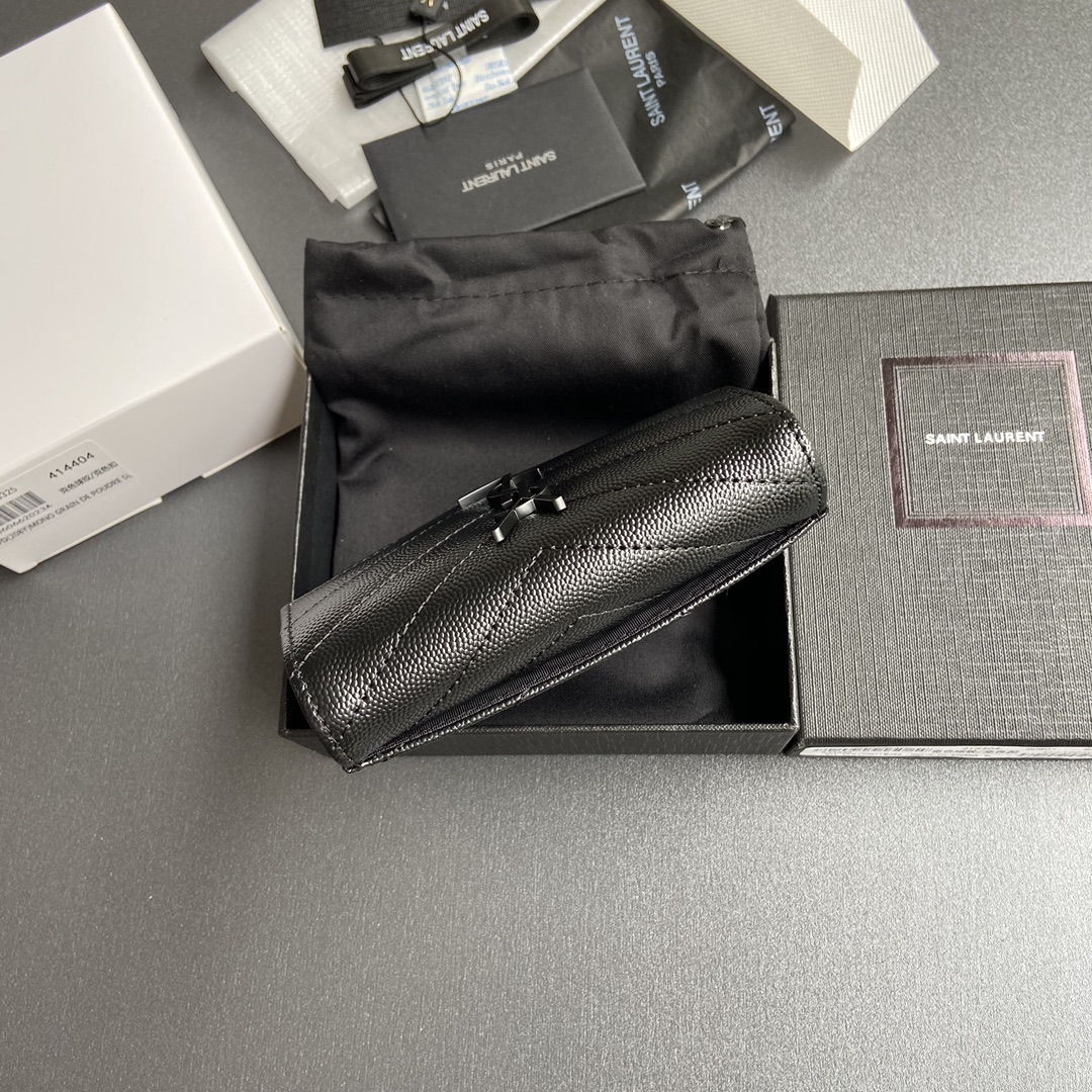 Prada 五金 MATELASSE短款粒面壓印皮革信封錢包