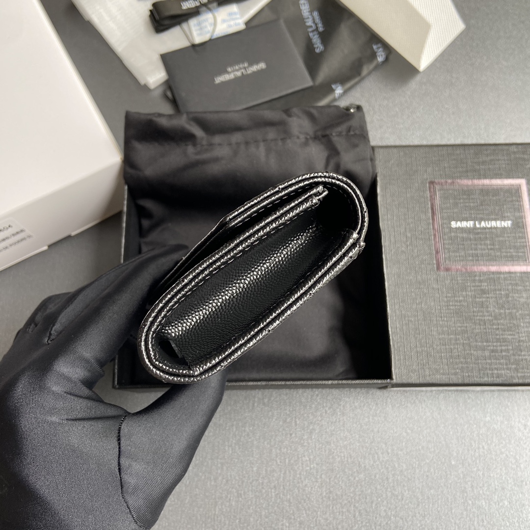 Prada 五金 MATELASSE短款粒面壓印皮革信封錢包
