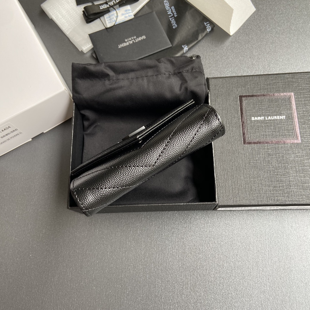 Prada 五金 MATELASSE短款粒面壓印皮革信封錢包
