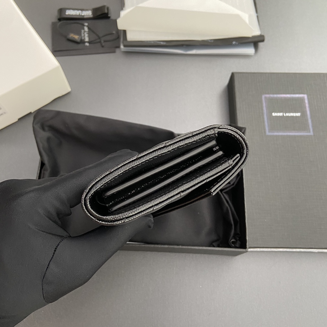 Saint Laurent 五金 MATELASSE翻盖粒面压印皮革钱包