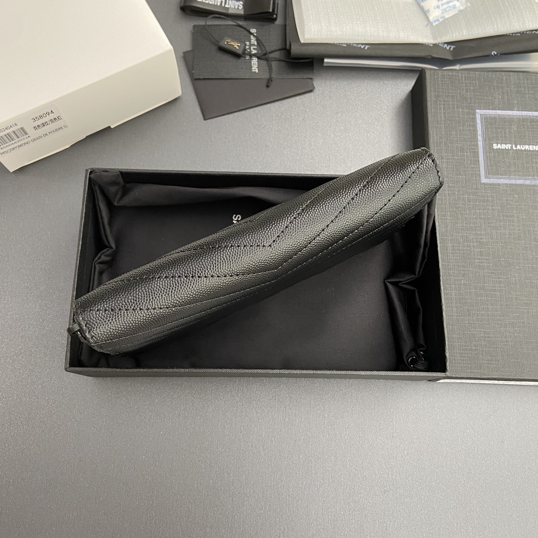 Saint Laurent 五金 MATELASSE翻盖粒面压印皮革环绕式拉链钱包