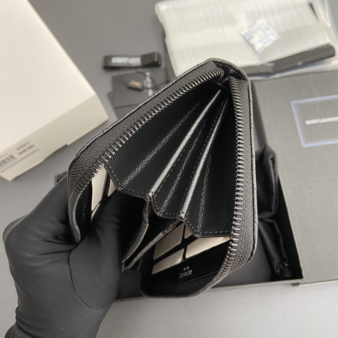 Saint Laurent 五金 MATELASSE翻盖粒面压印皮革环绕式拉链钱包
