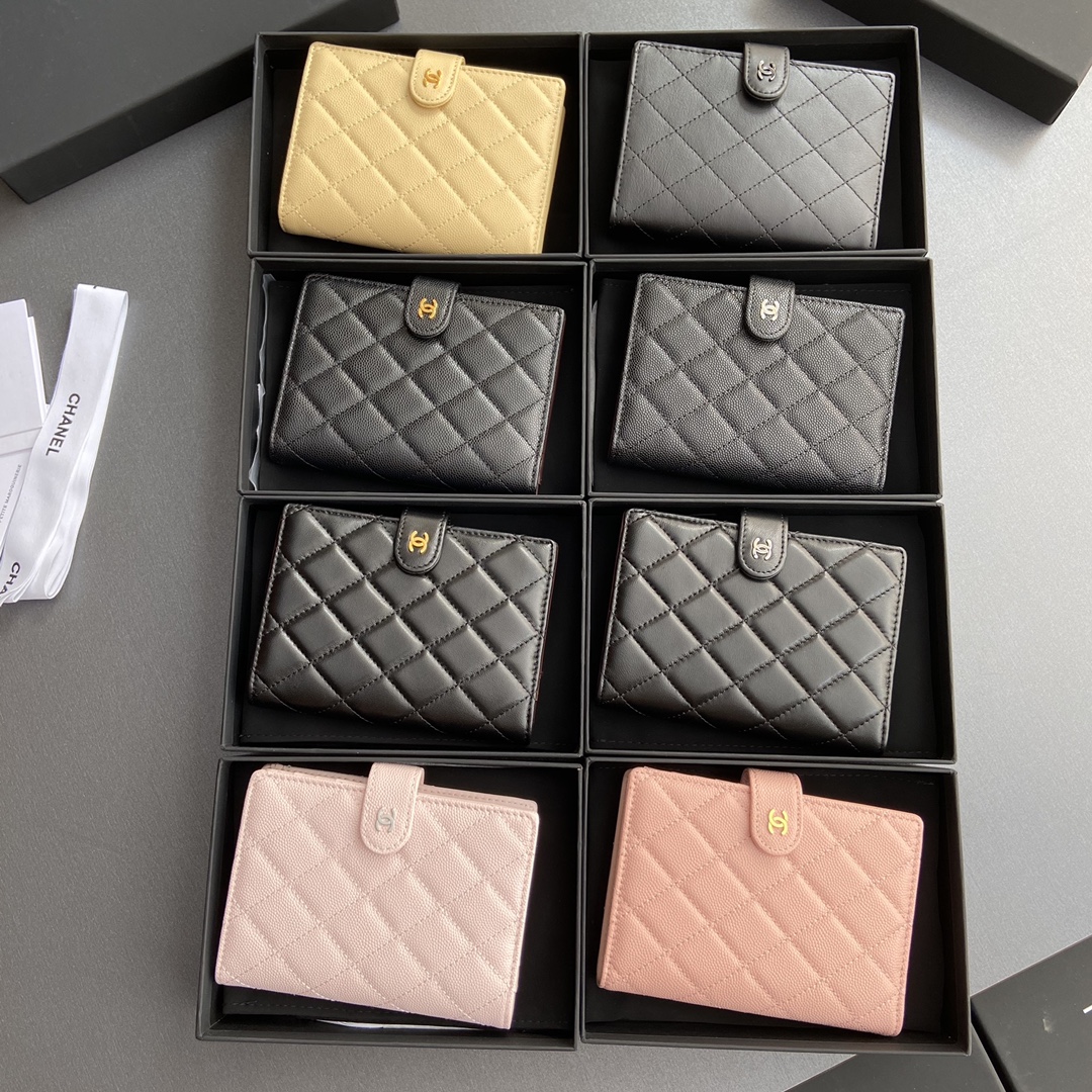 NO:200119,[Excellent hardware original leather] Xiaoxiang passport clip series Quilted with iconic metal logo Metal hardware, dedicated Italian imported leather No.: 96066 Xiaoxiang combination picture, Chanel, chanel19860909【特级五金原厂皮】 小香護照夾系列 絎縫配以標志性金屬標志 金屬五金,专用意大利进口皮 编号:96066  小香組合圖,香奈儿,chanel,Bag