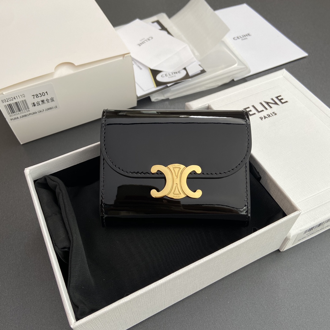 NO:186454,【Original leather of premium pure steel hardware】 TRIOMPHE patent leather shiny cowhide leather wallet/Xiaosai 5 card gravel 1 folding coin bag with snap button 1 flat pocket 1 banknote bag Number: 10D782CQH.04LU783 78301 black patent leather full leather Size: w10.5×9×3cm., Celine wallet, celine, wallets, cowhide19860909【特级纯钢五金原厂皮】 TRIOMPHE漆皮亮泽牛皮革钱包/小赛 5个卡糟 1个带按扣折叠零钱袋 1个扁平口袋 1个纸币袋 编号:10D782CQH.04LU783 78301黑色漆皮全皮 尺寸:w10.5×9×3cm.,赛琳钱包,celine,wallets,cowhide,Bag