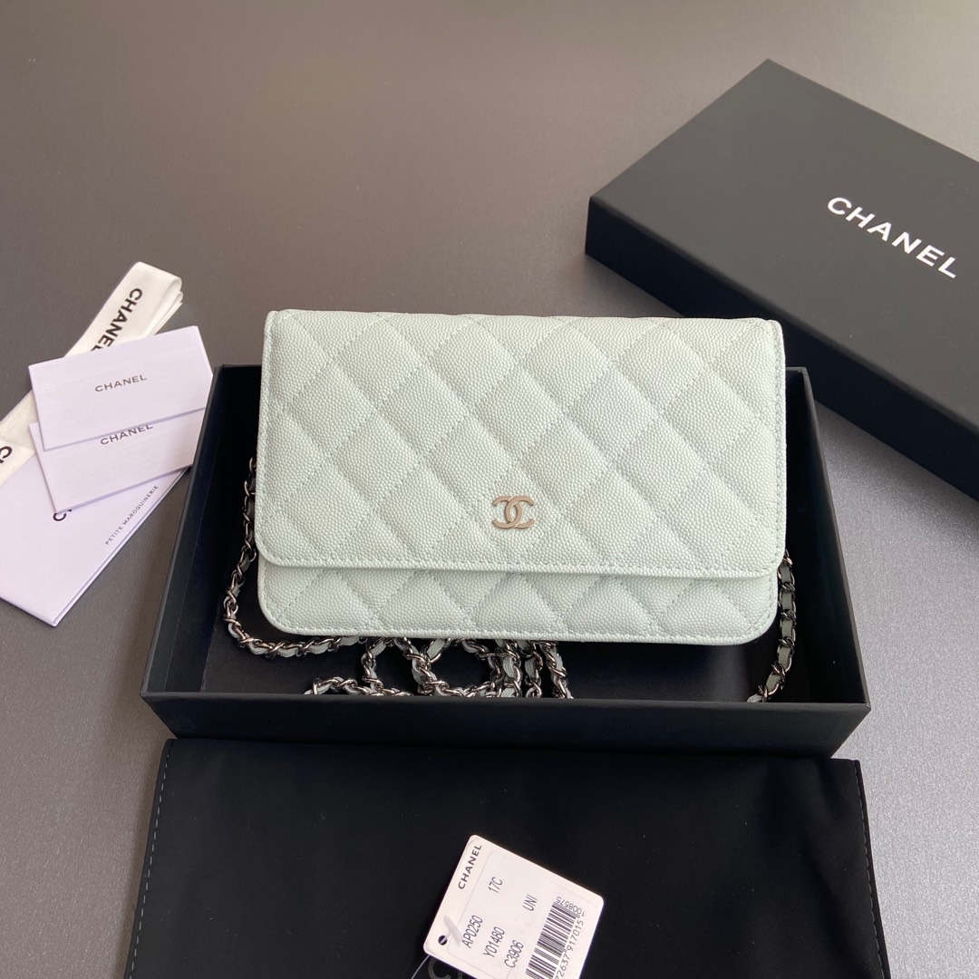 NO:338205,Xiaoxiang imported Italian pellet calfskin. Item number: AP Size: w20×h13×d3.5cm Color: Light blue fine ball pattern silver steel label, CHANEL, chanel, cowhide19860909小香进口意大利顆粒小牛皮 货号:AP 尺寸:w20×h13×d3.5cm 颜色:淺藍細球紋銀色鋼唛,CHANEL,chanel,cowhide,Bag