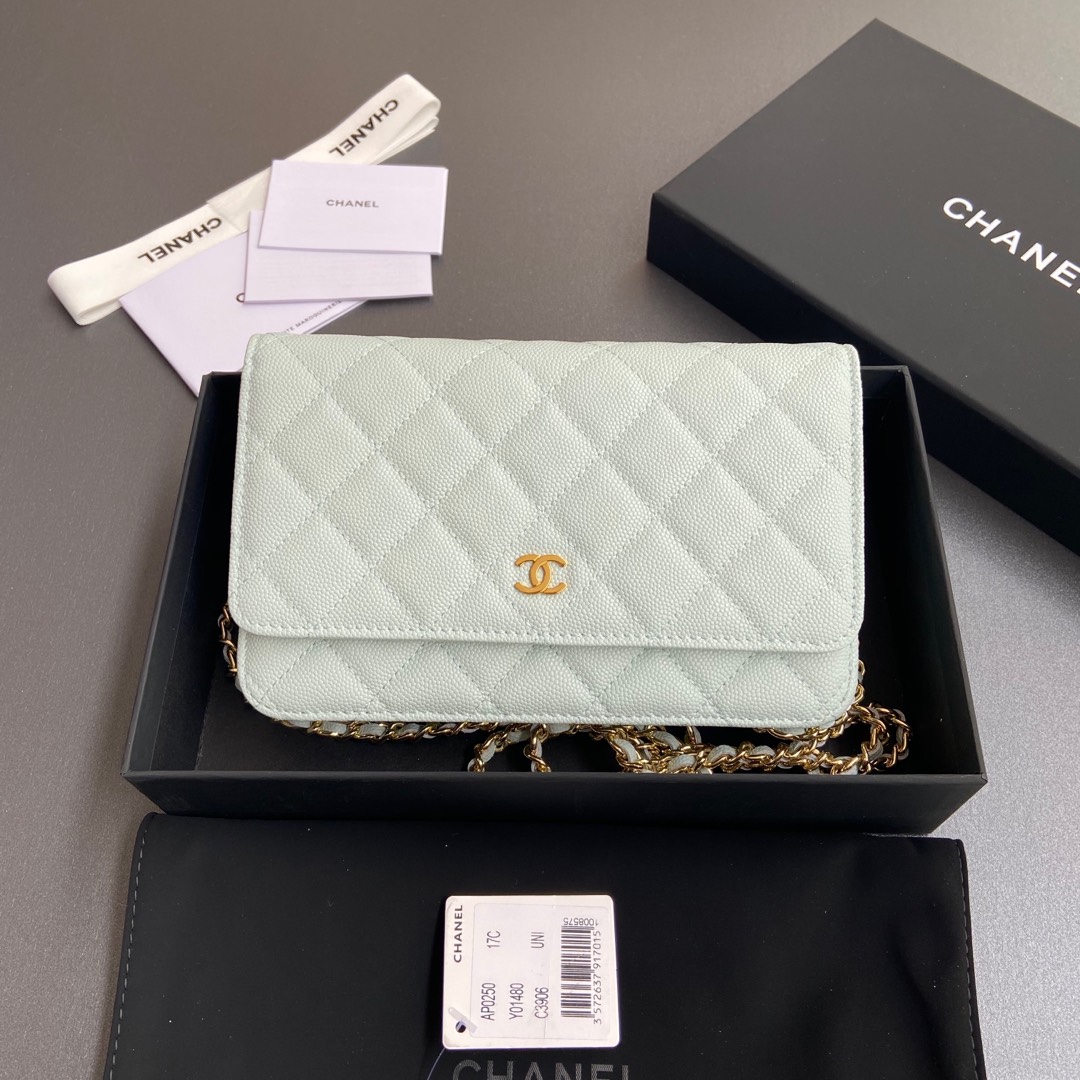 NO:338216,Xiaoxiang imported Italian pellet calfskin. Item number: AP Size: w20×h13×d3.5cm Color: Light blue fine ball pattern gold steel label, CHANEL, chanel, cowhide19860909小香进口意大利顆粒小牛皮 货号:AP 尺寸:w20×h13×d3.5cm 颜色:淺藍細球紋金色鋼唛,CHANEL,chanel,cowhide,Bag