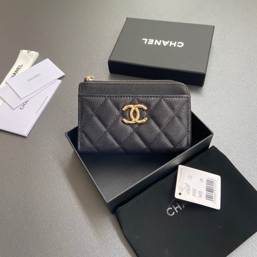 NO:384272,[Original leather of special hardware] Xiaoxiang small zipper bag card bag series Quilted card bag with iconic metal logo Gold tone metal hardware, special imported Italian leather 6 card granules, 1 small zipper bag Number: 3976 Black thin ball gold Size: w13×h9×2cm, Chanel wallet, chanel, wallets19860909【特级五金原厂皮】 小香小拉链包卡包系列 絎縫卡包配以標志性金屬標志 金色調金屬五金,专用意大利进口皮 6個卡糟,1个小拉链袋 编号:3976 黑细球金 尺寸:w13×h9×2cm,香奈儿钱包,chanel,wallets,Bag