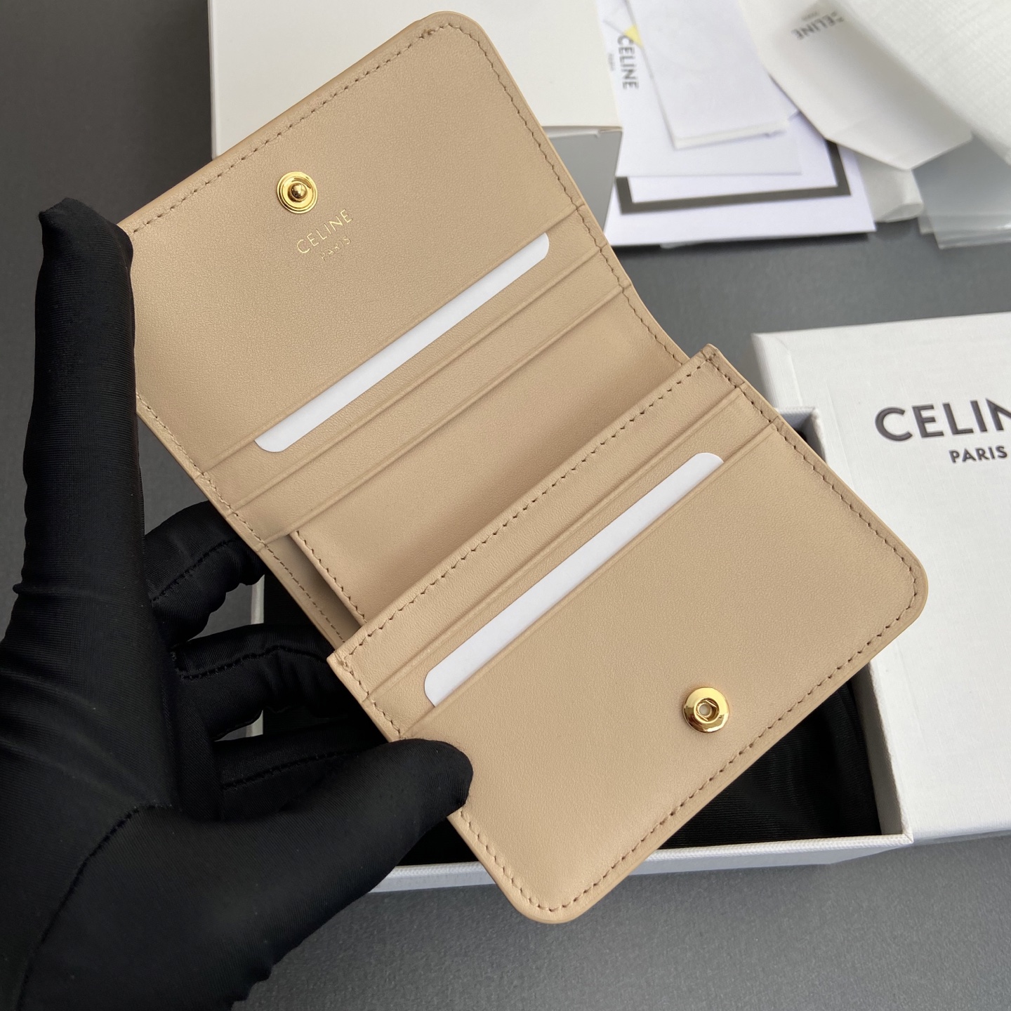 Celine 纯钢五金 TRIOMPHE亮泽牛皮革短款钱包/2024小赛