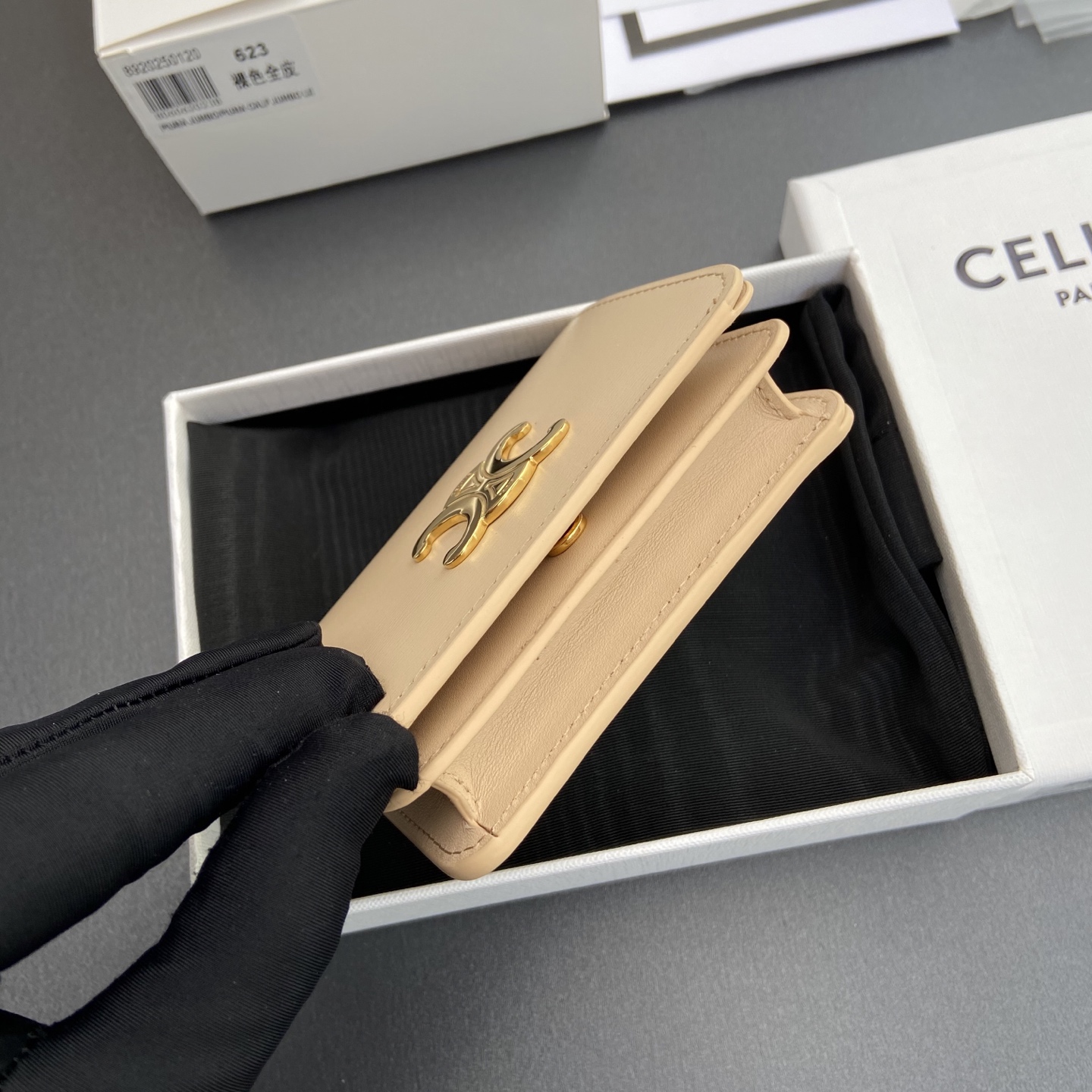 Celine 纯钢五金 TRIOMPHE亮泽牛皮革短款钱包/2024小赛
