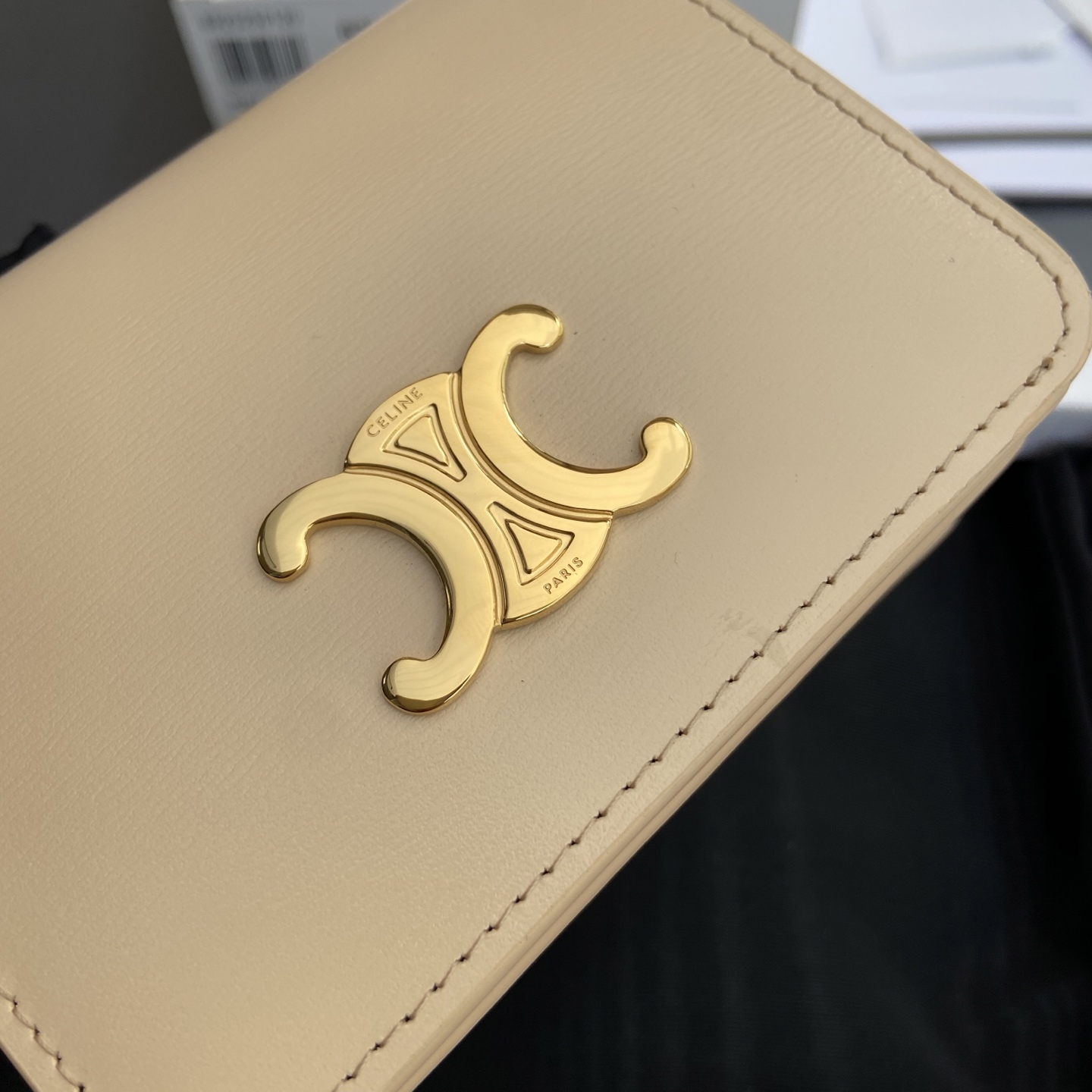 Celine 纯钢五金 TRIOMPHE亮泽牛皮革短款钱包/2024小赛