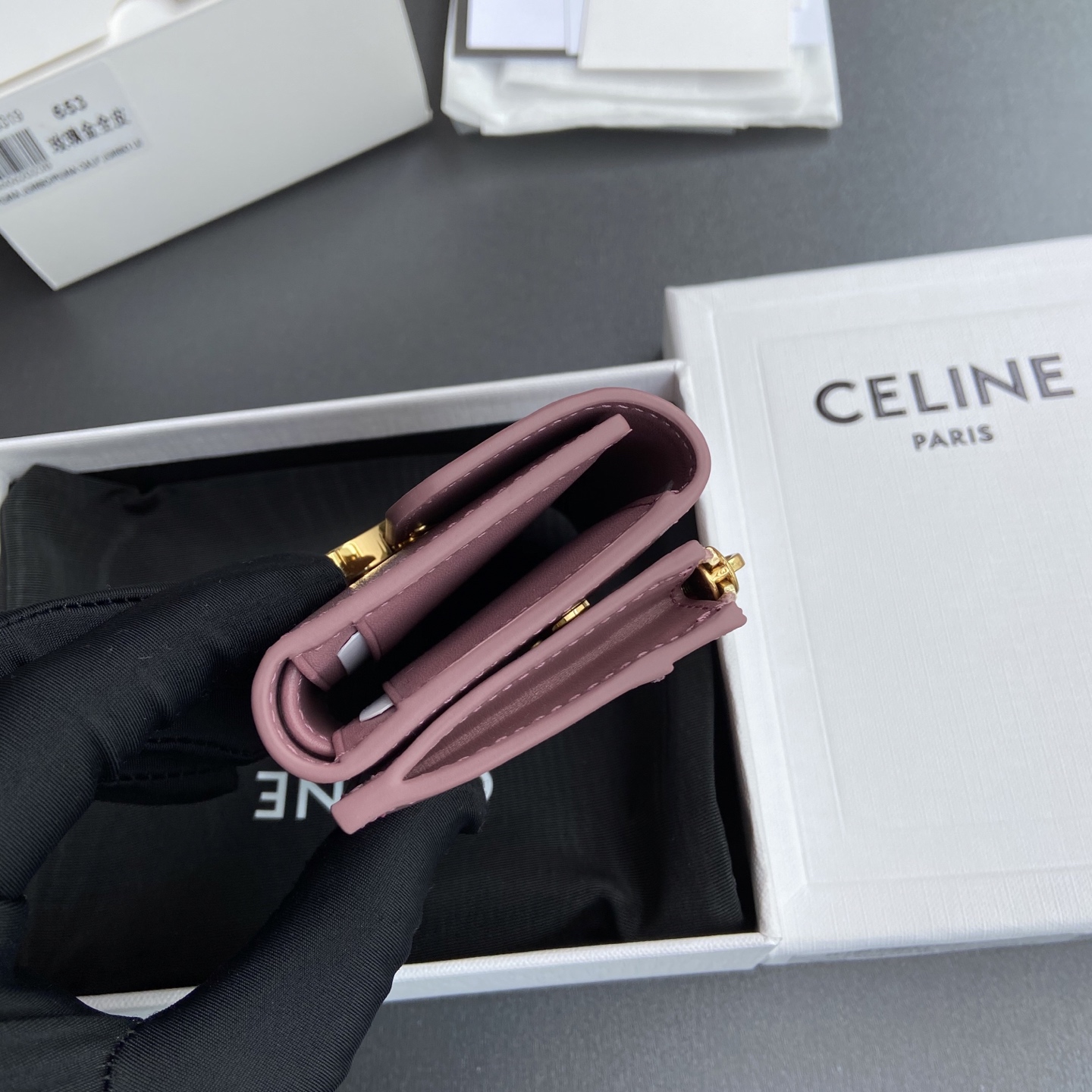 Celine 纯钢五金 TRIOMPHE亮泽皮皮革短款钱包/2024编号:10l653DS3.04LU652