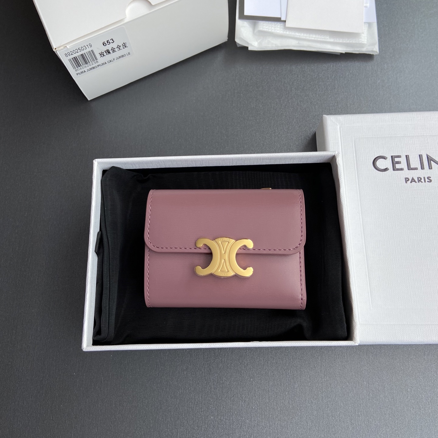 Celine 纯钢五金 TRIOMPHE亮泽皮皮革短款钱包/2024编号:10l653DS3.04LU652