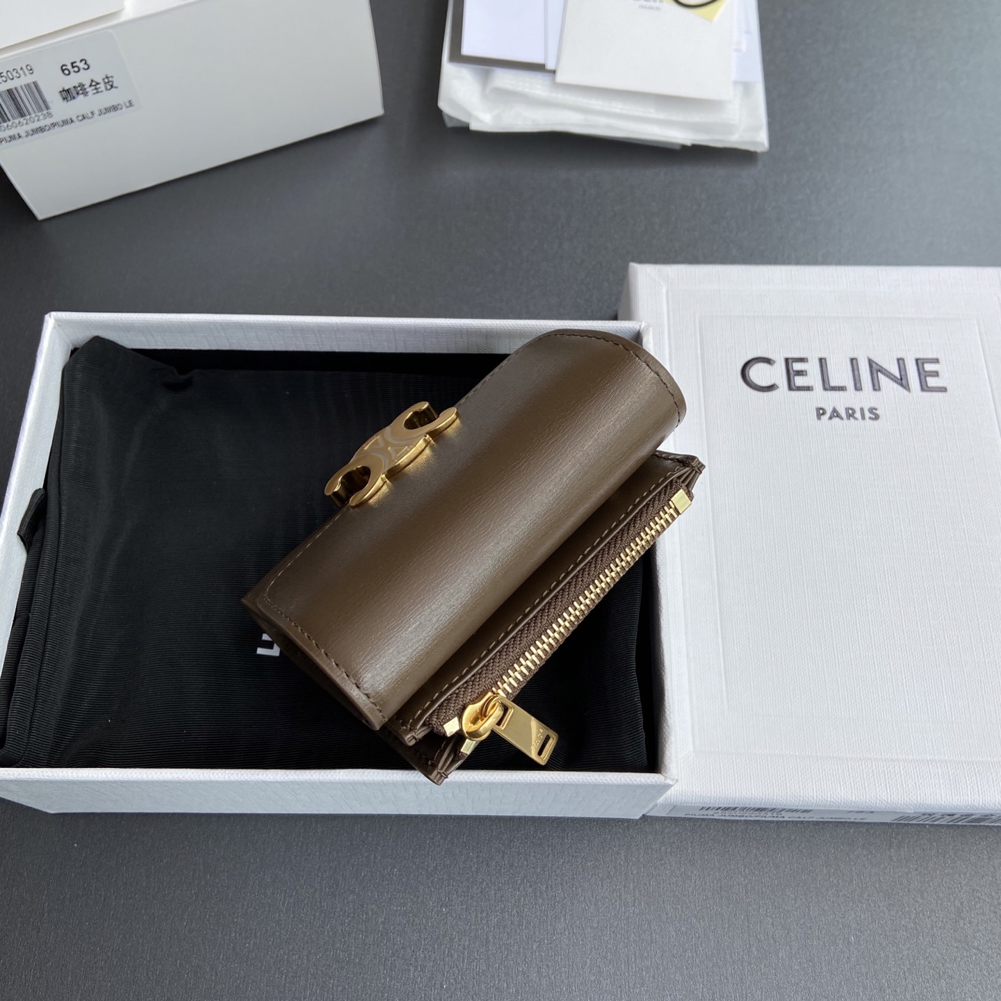 Celine 纯钢五金 TRIOMPHE亮泽皮皮革短款钱包/2024编号:10l653DS3.04LU652