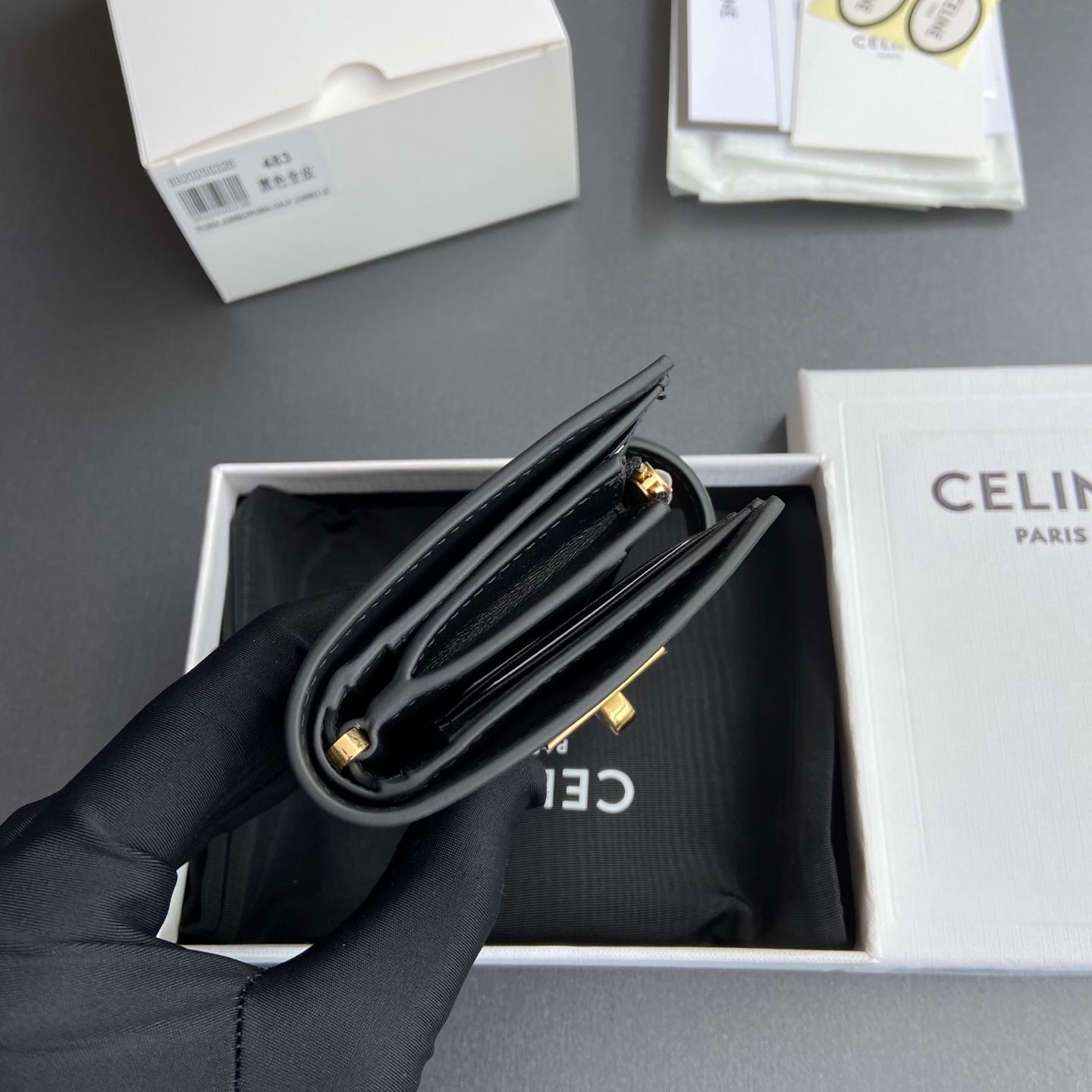 Celine 纯钢五金 TRIOMPHE16亮泽牛皮革錢包