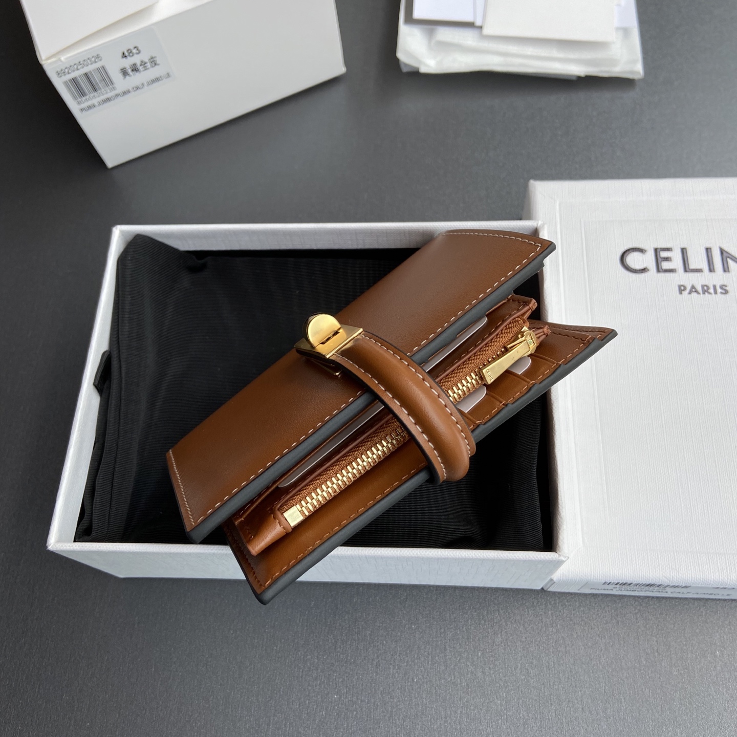 Celine 纯钢五金 TRIOMPHE16亮泽牛皮革錢包