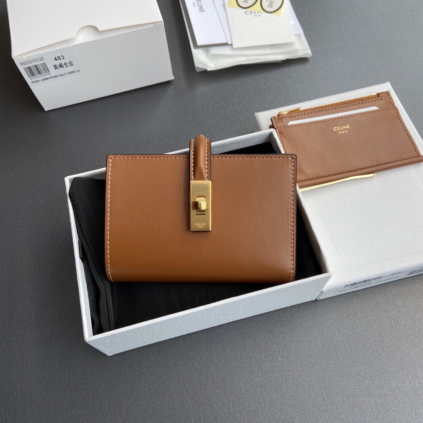 Celine 纯钢五金 TRIOMPHE16亮泽牛皮革錢包