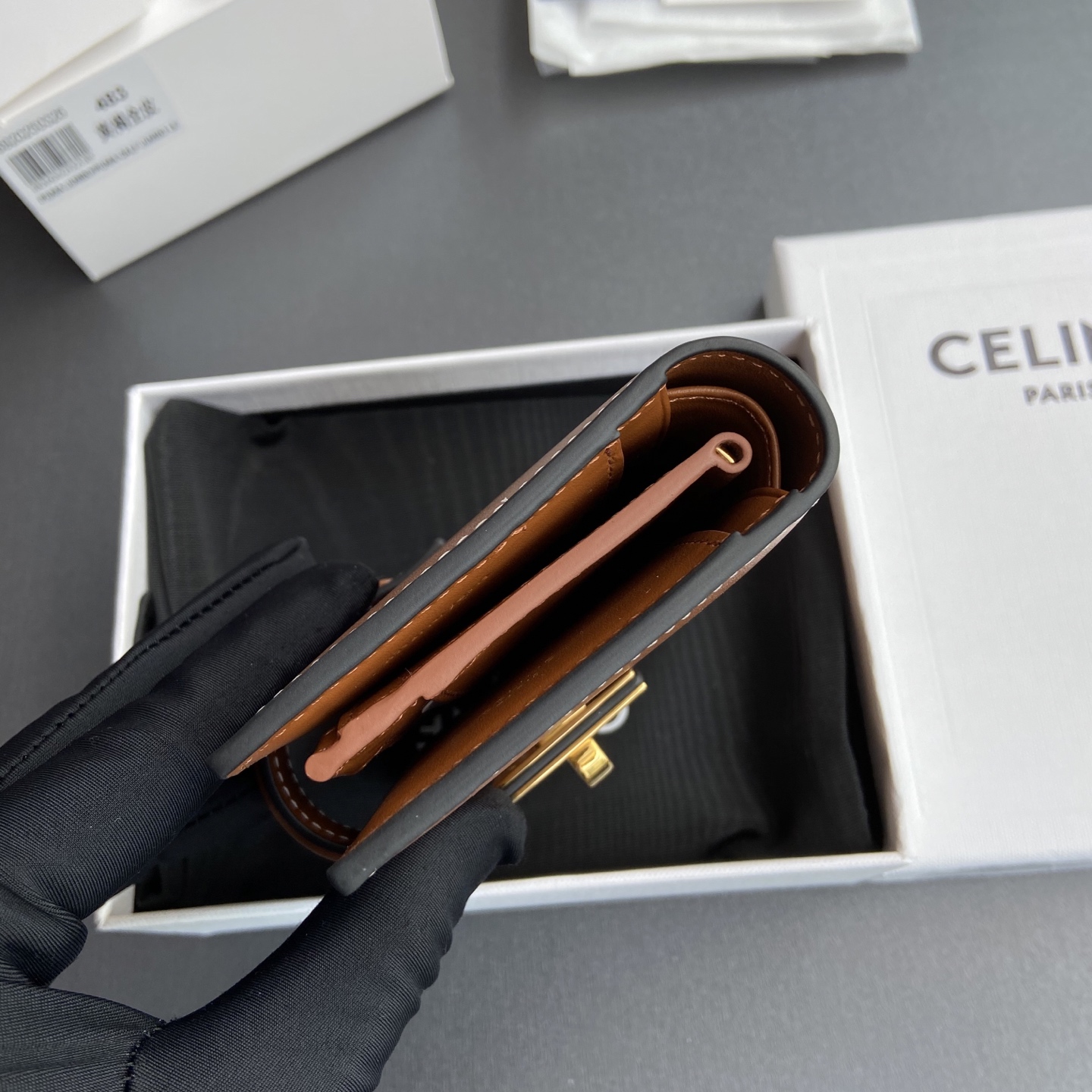 Celine 纯钢五金 TRIOMPHE16亮泽牛皮革錢包