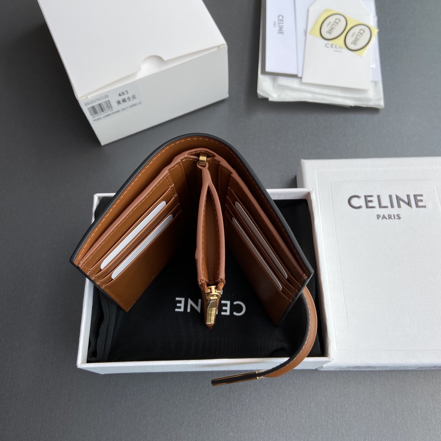 Celine 纯钢五金 TRIOMPHE16亮泽牛皮革錢包