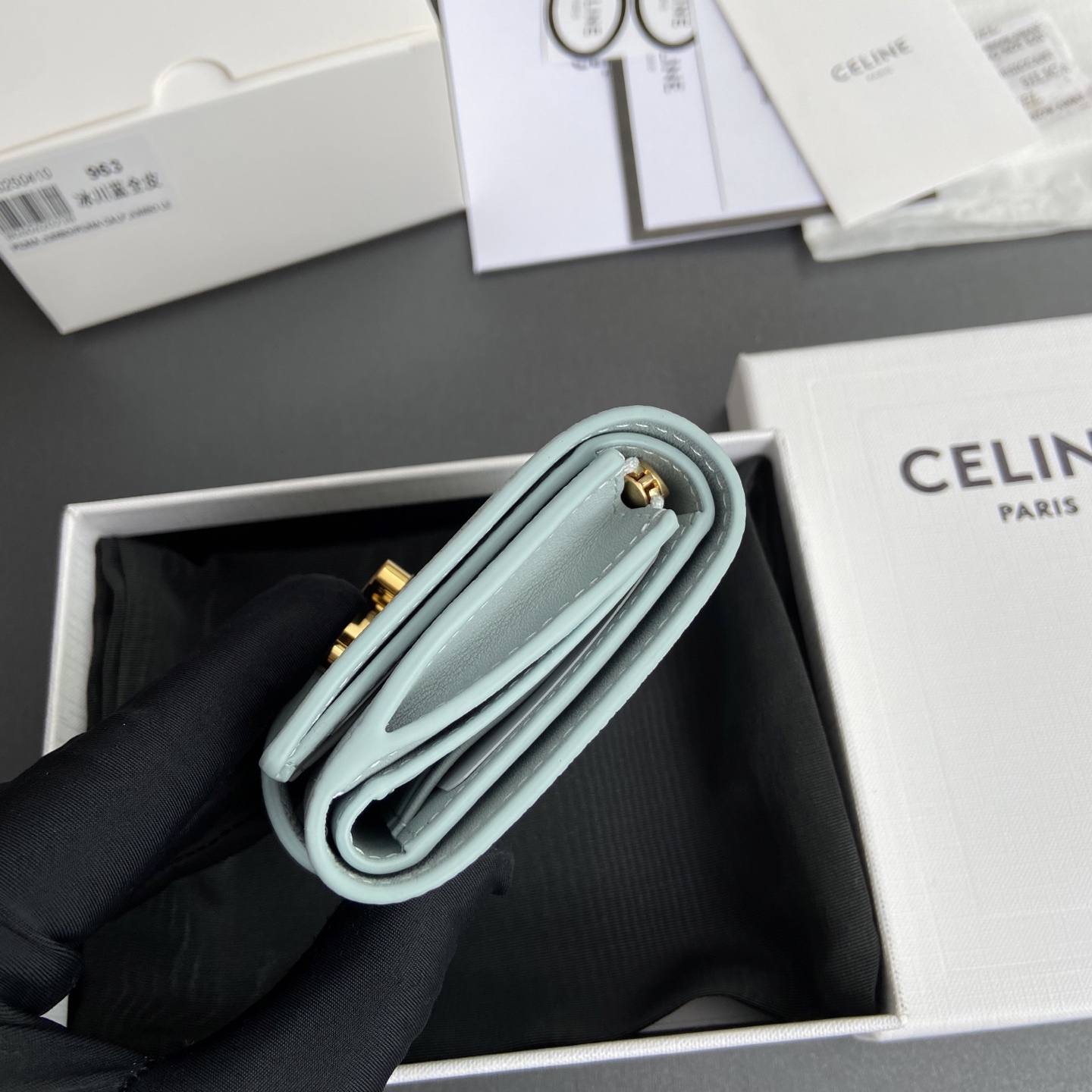 Celine 纯钢五金 VICTOIRE柔軟牛皮革钱包/新款