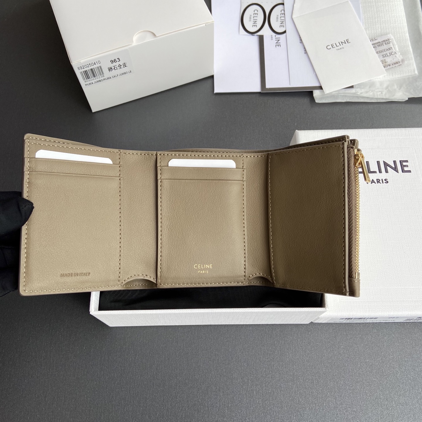 Celine 纯钢五金 VICTOIRE柔軟牛皮革钱包/新款