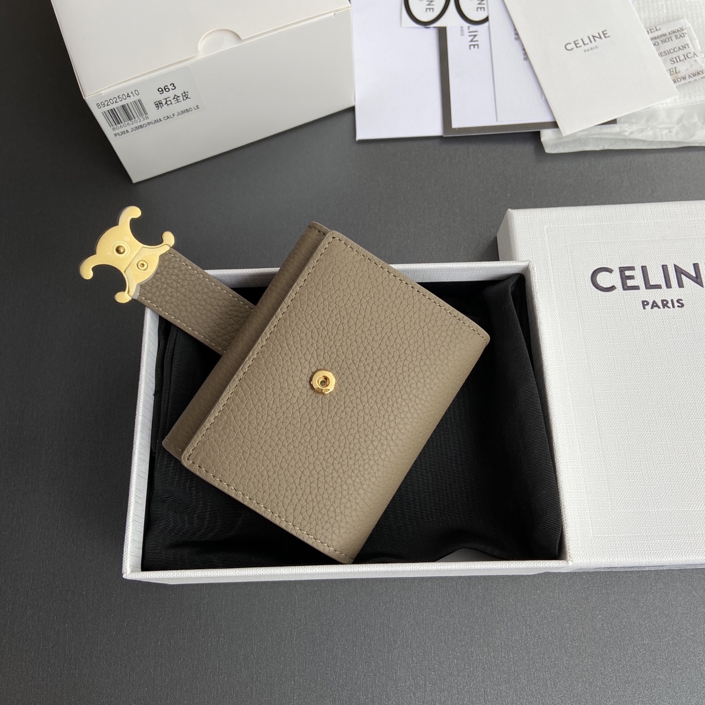 Celine 纯钢五金 VICTOIRE柔軟牛皮革钱包/新款