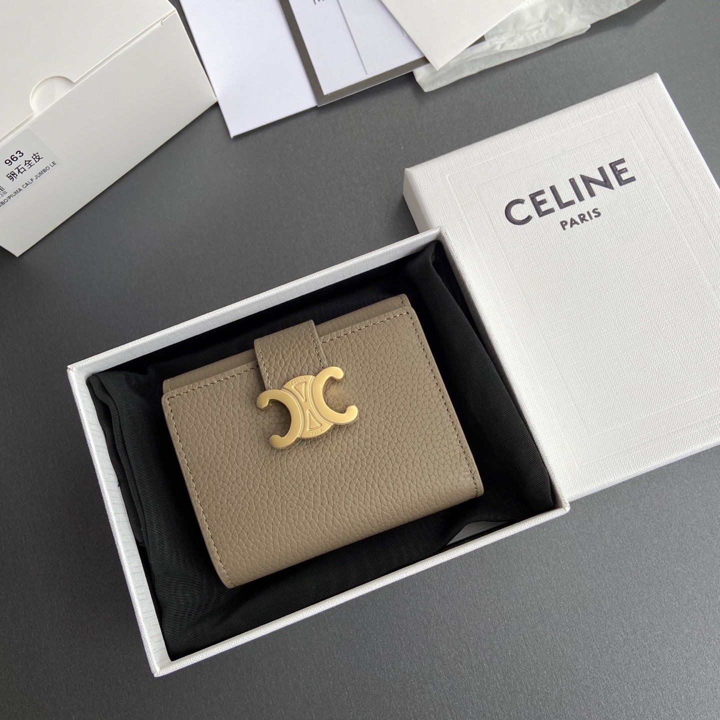 Celine 纯钢五金 VICTOIRE柔軟牛皮革钱包/新款