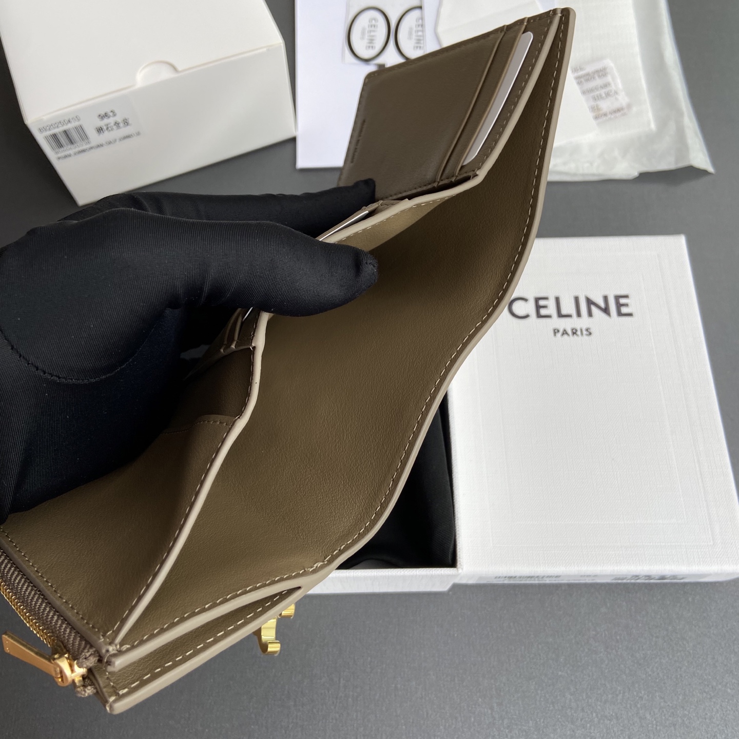 Celine 纯钢五金 VICTOIRE柔軟牛皮革钱包/新款