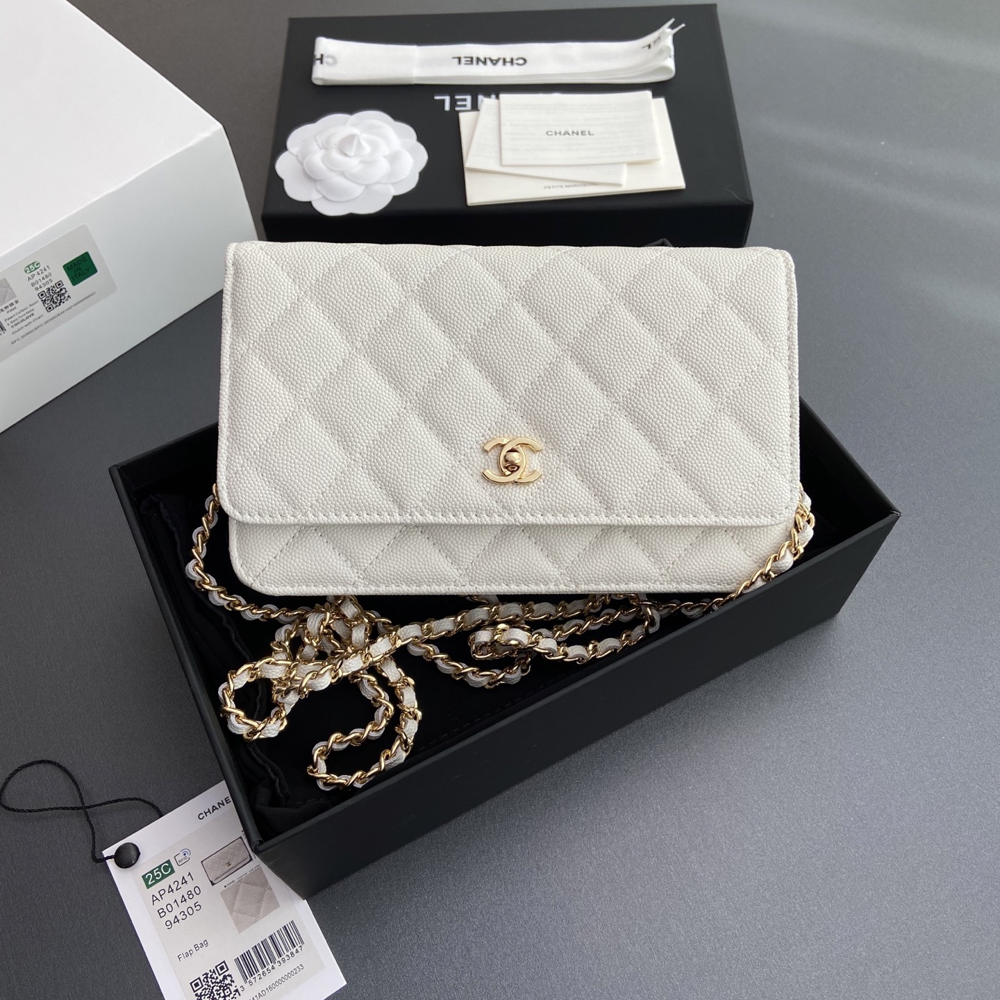 NO:673188,Xiaoxiang imported Italian lambskin [upgraded version] Item number: A Size: w20×h13×d3.5cm Color: white fine ball pattern gold steel mark, chanel wallet, chanel, wallets, sheepskin19860909小香进口意大利小羊皮【升級版】 货号:A 尺寸:w20×h13×d3.5cm 颜色:白色細球紋金色鋼唛,chanel钱包,chanel,wallets,sheepskin,欧美剧