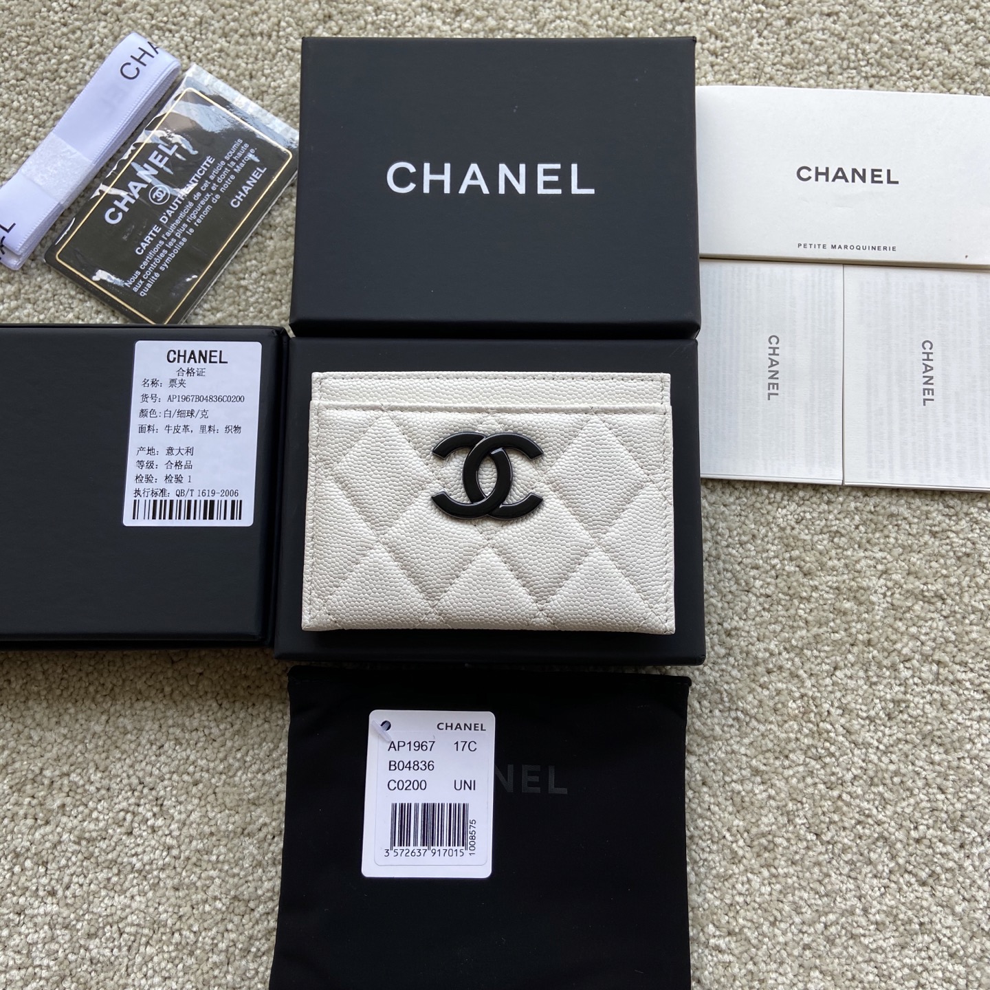NO:581734,Xiaoxiang imported Italian leather Item number: A 1967 Price Size: w11×h7.5cm Color: white ball pattern, Chanel wallet, chanel, wallets19860909小香进口意大利皮 货号:A 1967 价格 尺寸:w11×h7.5cm 颜色:白色球纹,香奈儿钱包,chanel,wallets,Bag