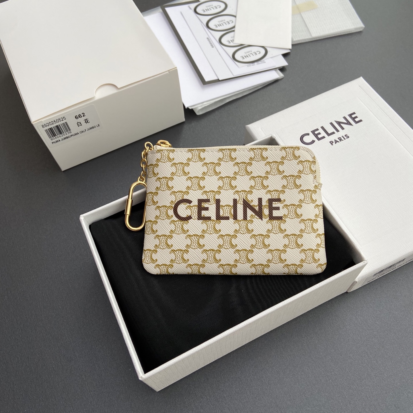 NO:340137,[Excellent imported original leather] TRIOMPHE logo printed with hook button change card bag Lining fabric Gold metal parts Zipper lock 1 screw keychain Number: 10C 662 BTA.38NO663 662 White presbyterian Size: w13×h9.5cm, Celine wallet, celine, wallets19860909【特级进口原厂皮】 TRIOMPHE标志印花配鉤扣零錢卡片包 襯裡織物 金色金屬件 拉鏈鎖閉 1個螺絲鑰匙扣 编号:10C 662 BTA.38NO663 662 白色老花 尺寸:w13×h9.5cm,赛琳钱包,celine,wallets,Bag