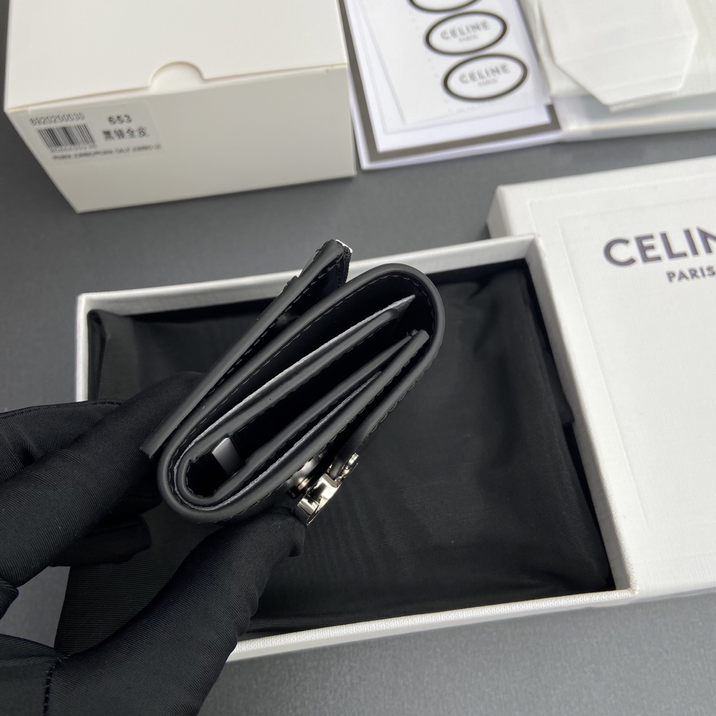 Celine 纯钢五金 TRIOMPHE亮泽皮皮革短款钱包/2024编号:10l653DS3.04LU652