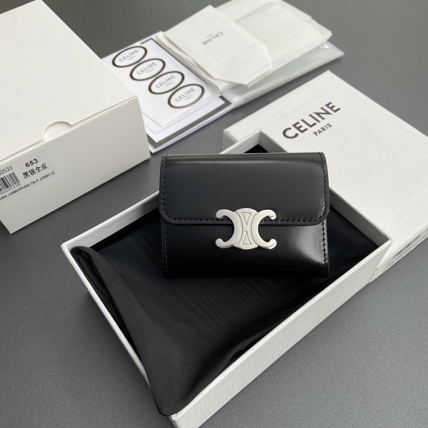 NO:390517,【Excellent pure steel hardware original leather】 TRIOMPHE shiny leather short wallet 4 card slag 2 patch pockets 1 cash compartment 1 removable zipper card bag with snaps No.: 10l653DS3.04LU652 653 Black and silver full leather Size: w9.5×h7.5×3cm, Celine wallet, celine, wallets19860909【特级纯钢五金原厂皮】 TRIOMPHE亮泽皮皮革短款钱包 4个卡糟 2个贴袋 1个现金隔层 1个可拆卸拉链卡包,配按扣 编号:10l653DS3.04LU652 653 黑銀全皮 尺寸:w9.5×h7.5×3cm,赛琳钱包,celine,wallets,Bag