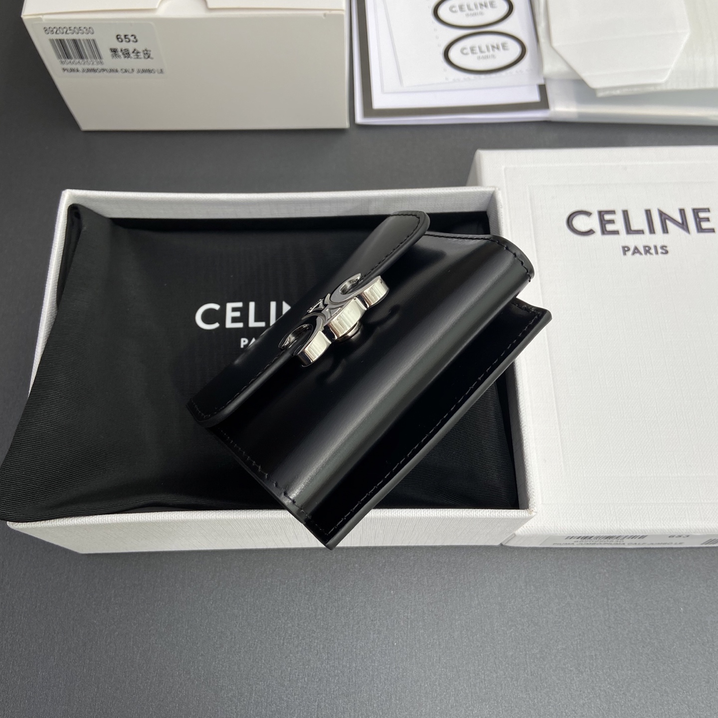 Celine 纯钢五金 TRIOMPHE亮泽皮皮革短款钱包/2024编号:10l653DS3.04LU652